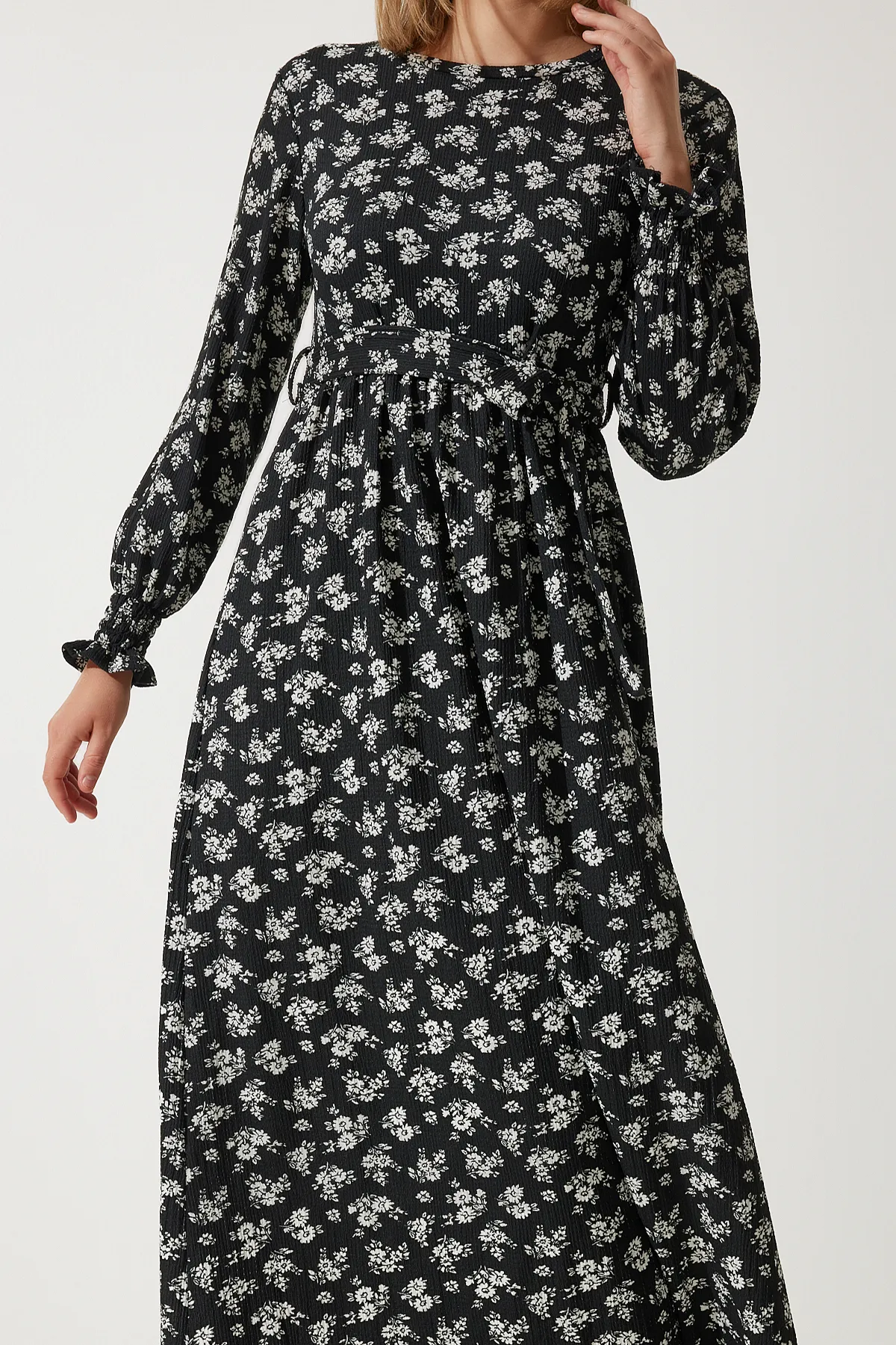 Happiness İstanbul  Schwarzes, langes Strickkleid mit Blumenmuster für Damen DD01322