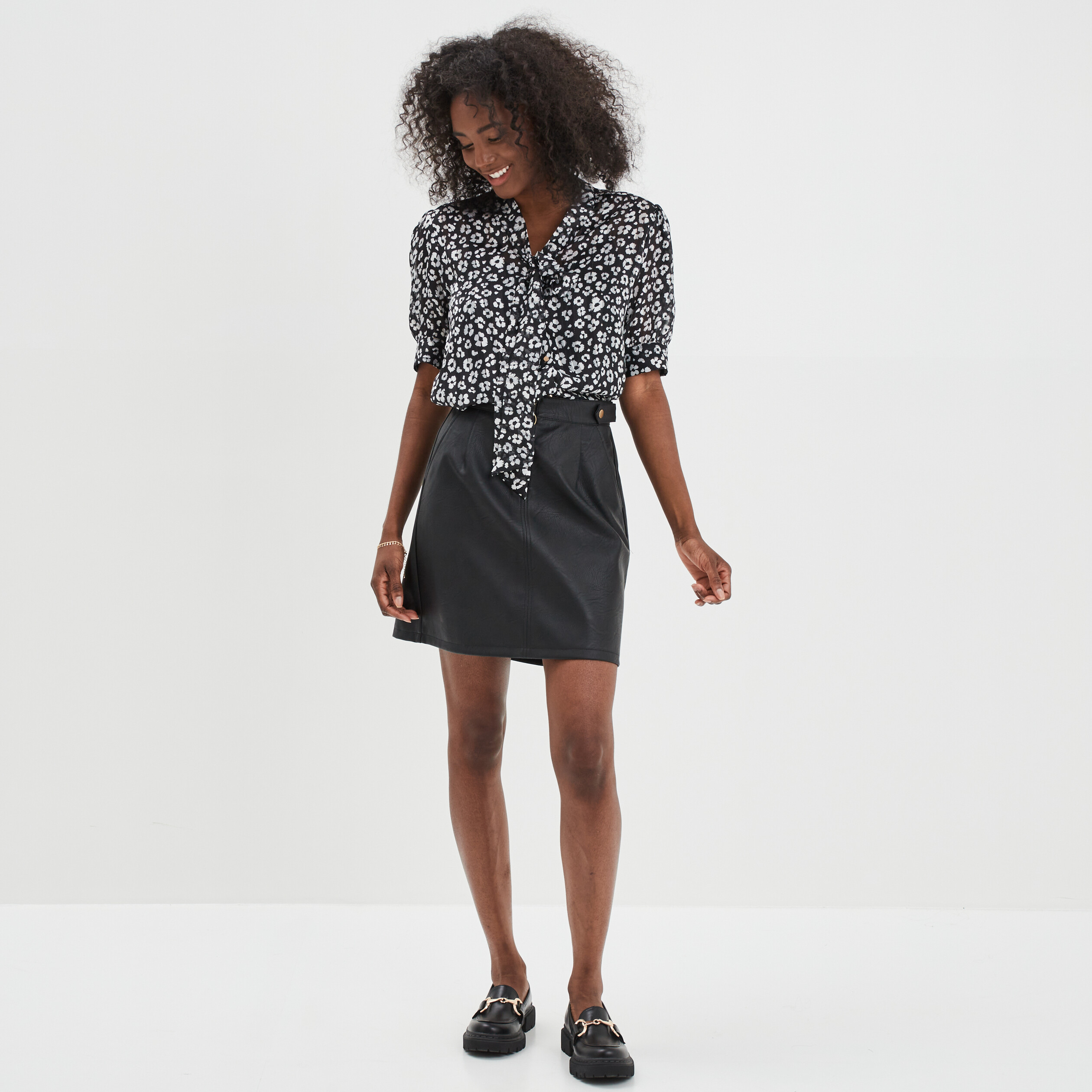 Blouse col lavalière manches courtes noir femme | La Halle