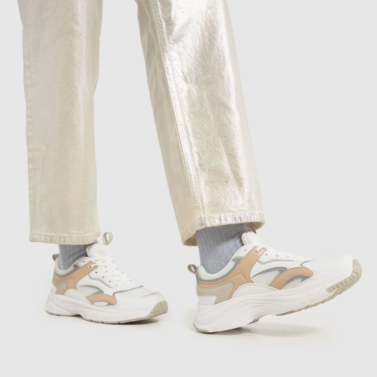 Shoe Mackenzie – Vita och beige grova sneakers