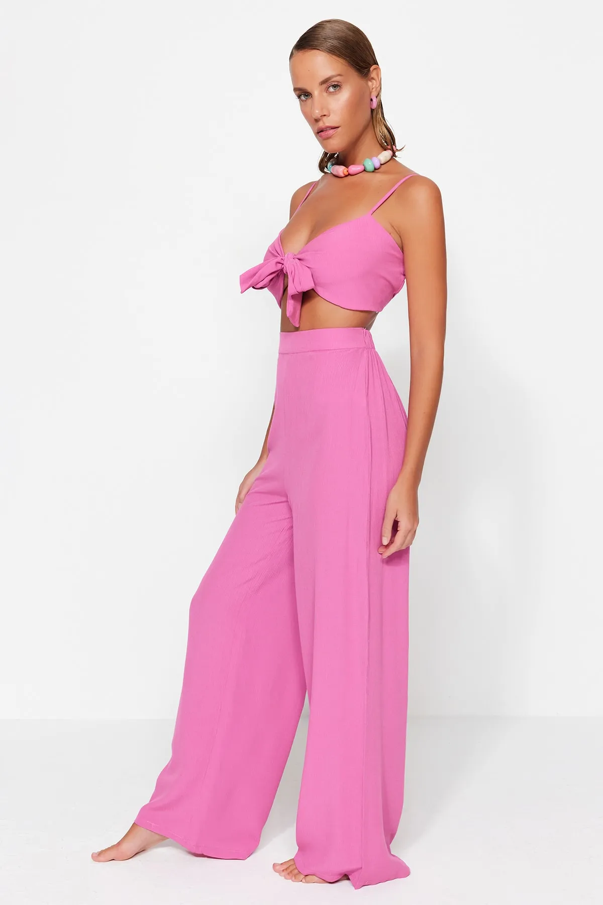 Trendyol Collection  Rosa gewebter Blusen-Hosenanzug mit Bindeband TBESS22AU0108