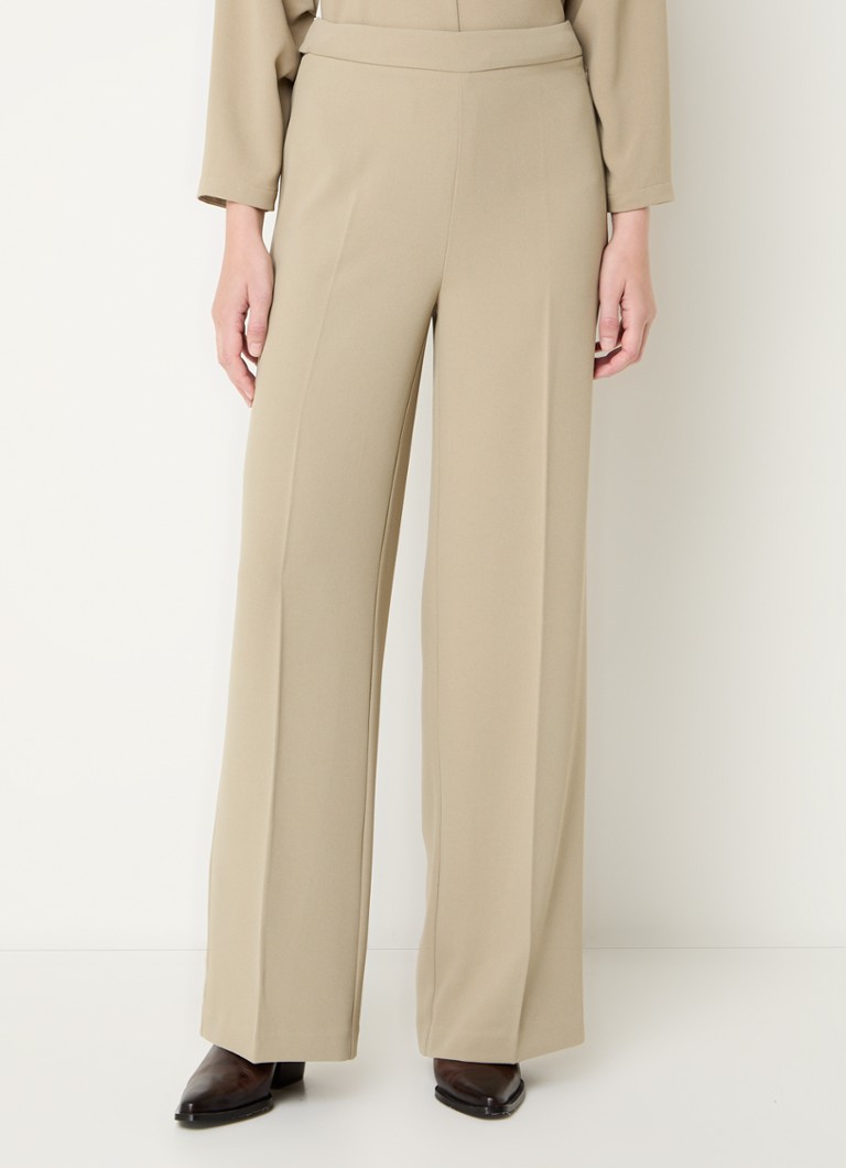 Pantaloni Lucas Dante 6 cu talie înaltă, cu talie largă și cu o cută bine definită.