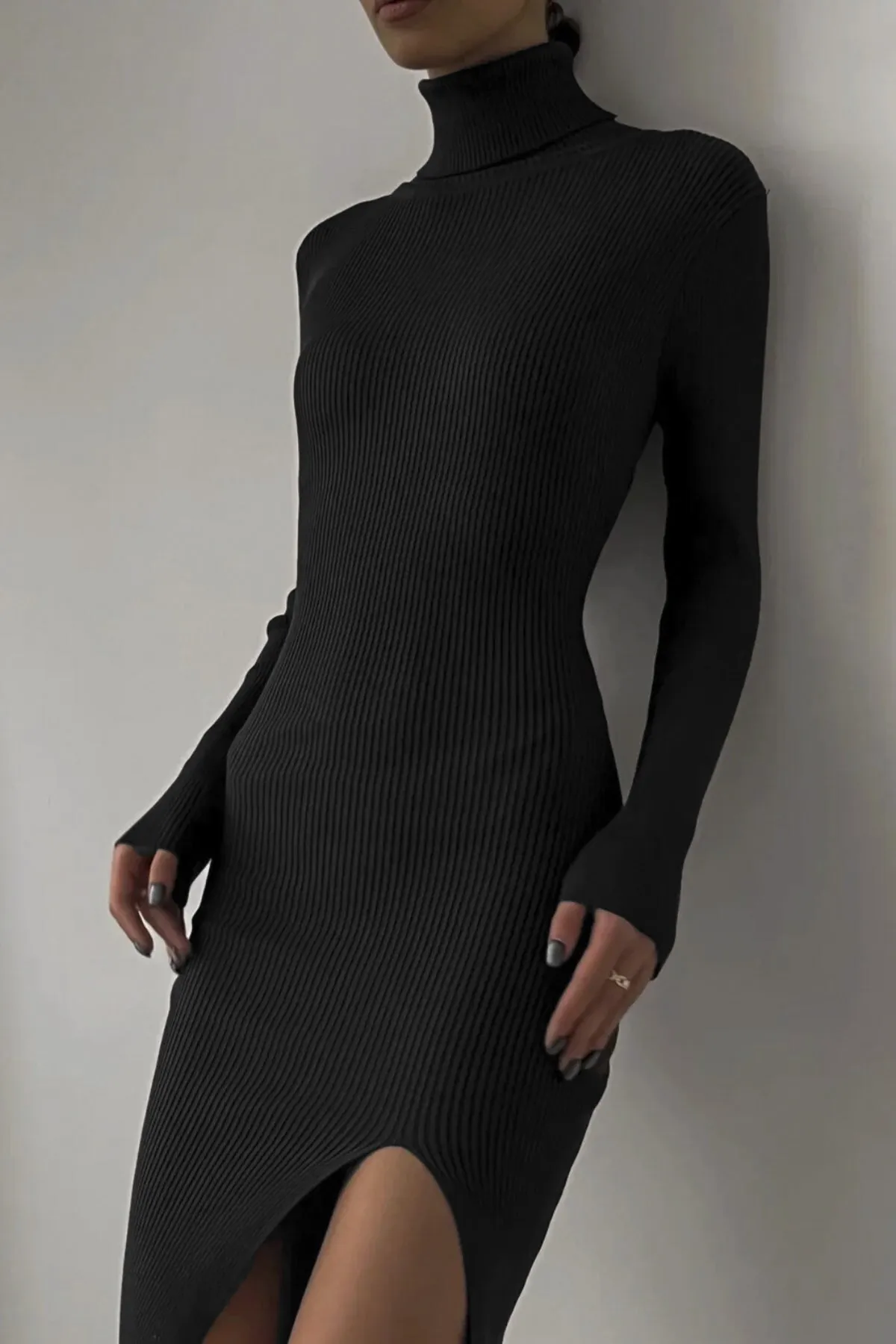 Madmext  Schwarzes Damenkleid mit Rollkragen und Schlitz Mg1735