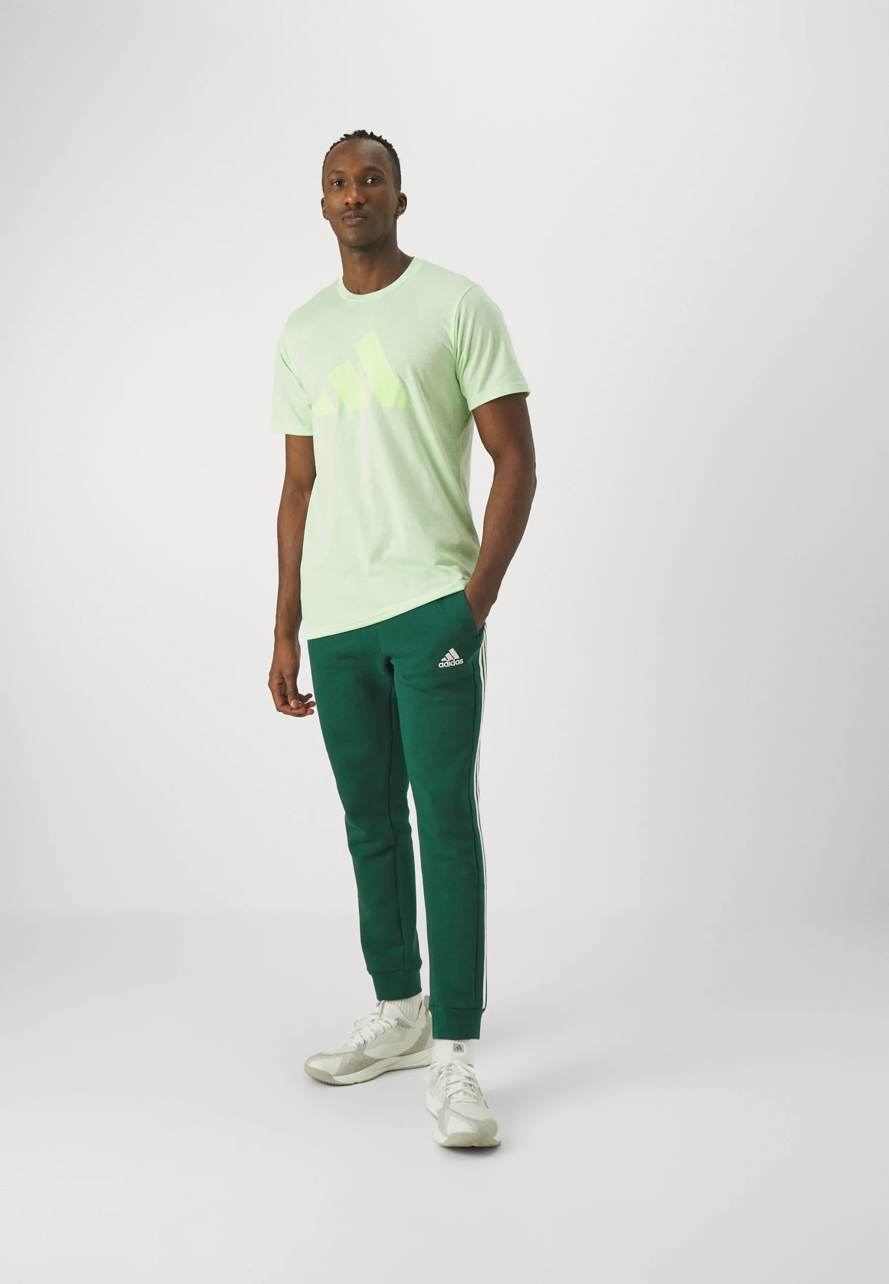 adidas Sportswear ESSENTIALS TAPERED CUFF PANTS - Pantalones deportivos