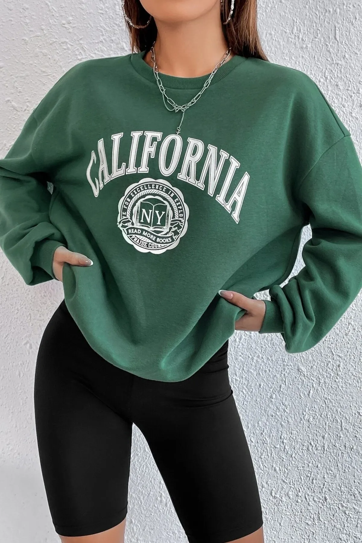 MODAGEN  Unisex-Sweatshirt mit Rundhalsausschnitt und grünem California-Print in Übergröße
