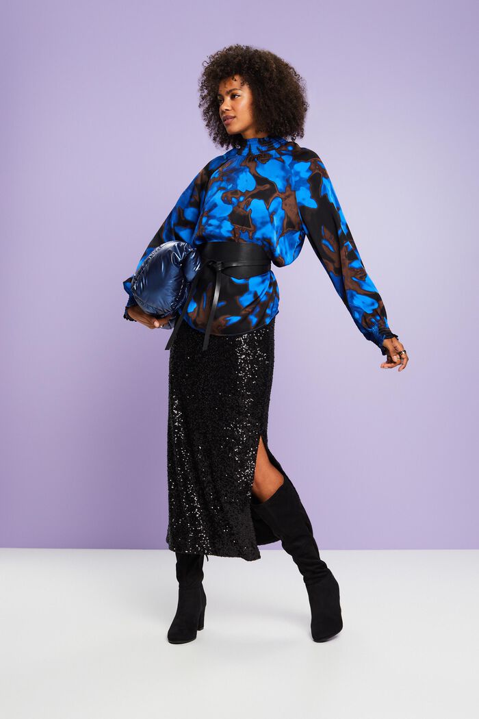 Gesmokte Satinbluse mit Print