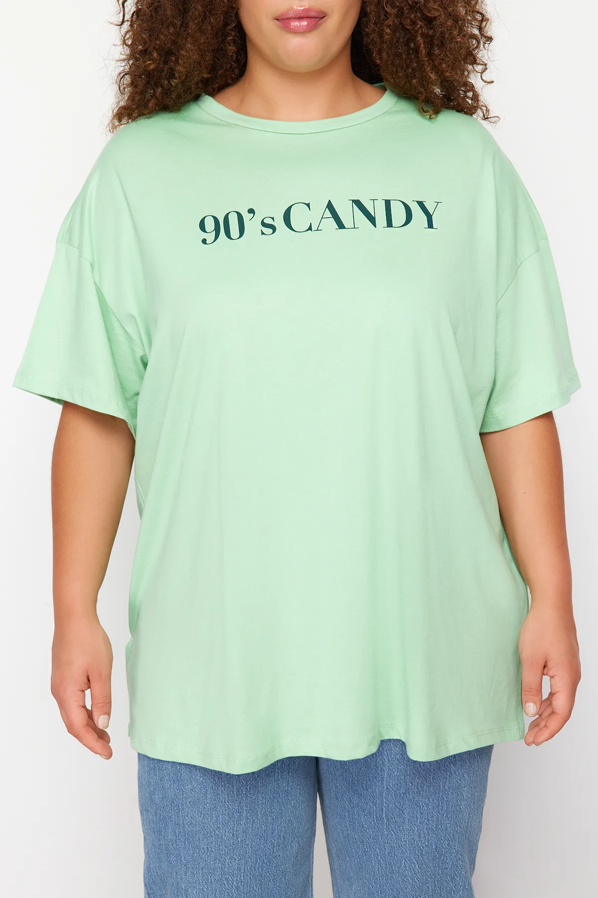 Trendyol Curve  Mintfarbenes, bedrucktes Strick-T-Shirt mit Rundhalsausschnitt und weiter Passform TBBSS23BF00015