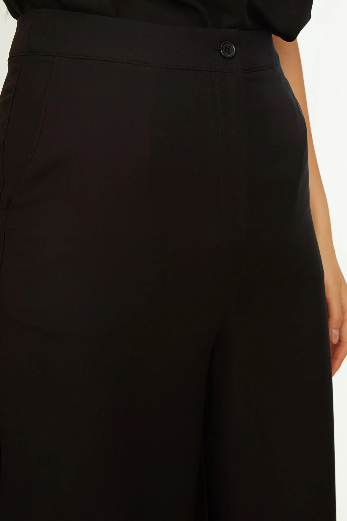 Trendyol Collection  Schwarze Webhose mit weitem Bein TWOAW21PL0332