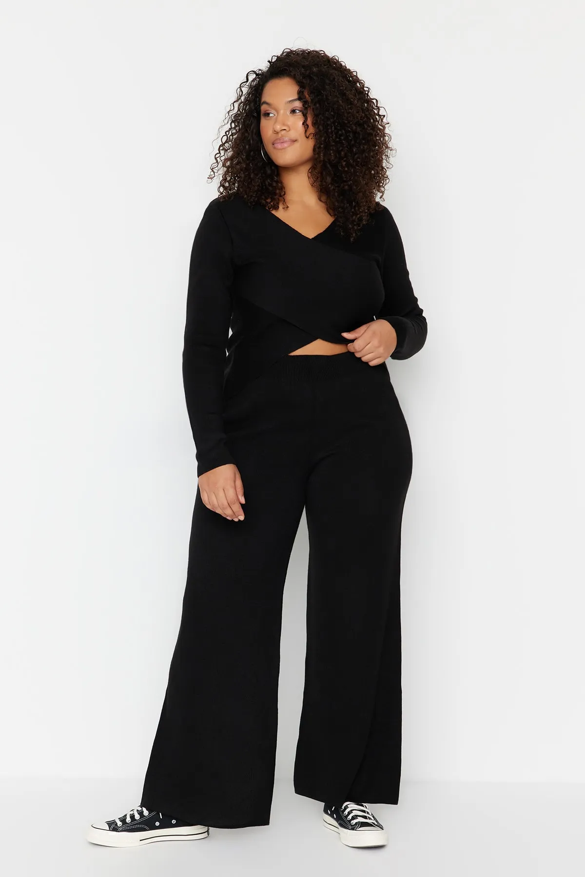 Trendyol Curve  Schwarzes zweireihiges Strickoberteil-Set TBBAW23CP00029