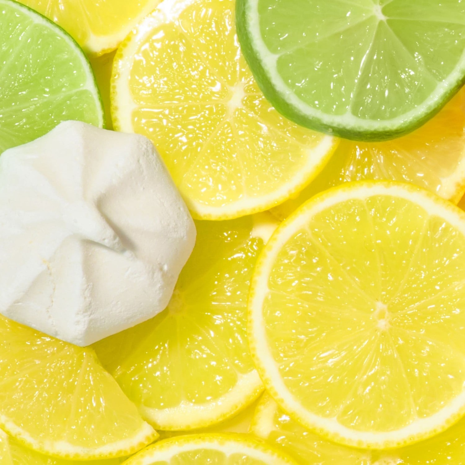 Balsam do ust NUXE o zapachu cytrynowej bezy