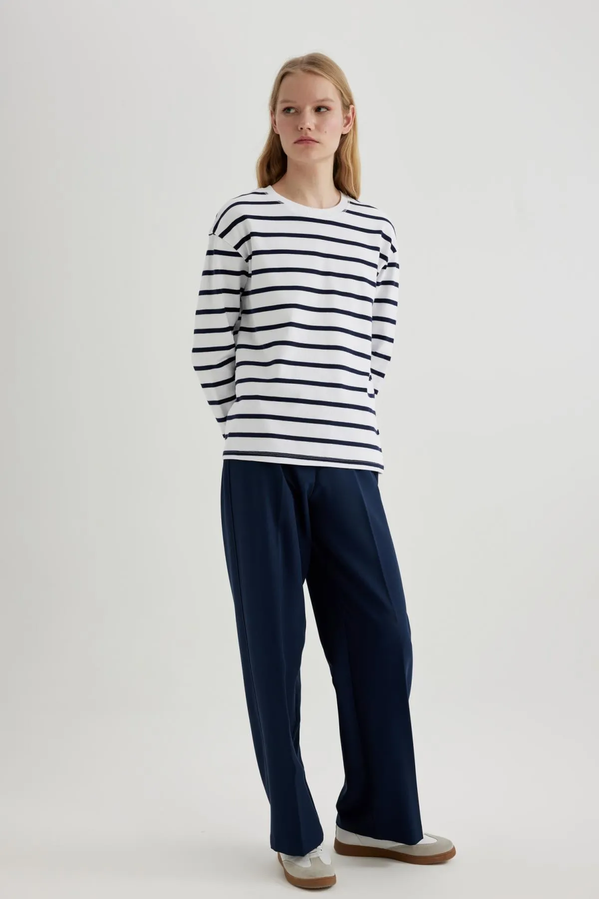 DeFacto  Gestreiftes Langarm-T-Shirt mit normaler Passform C2103ax24sp