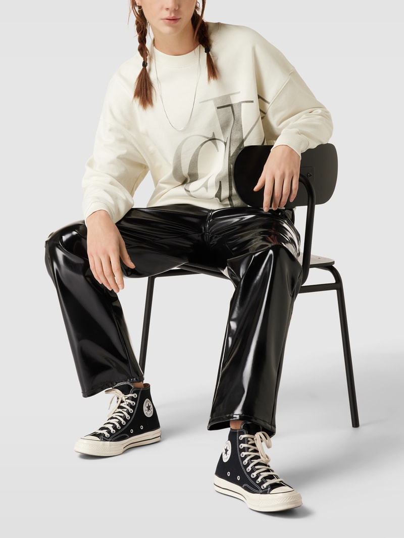 Oversized Sweatshirt mit Label-Detail in offwhite