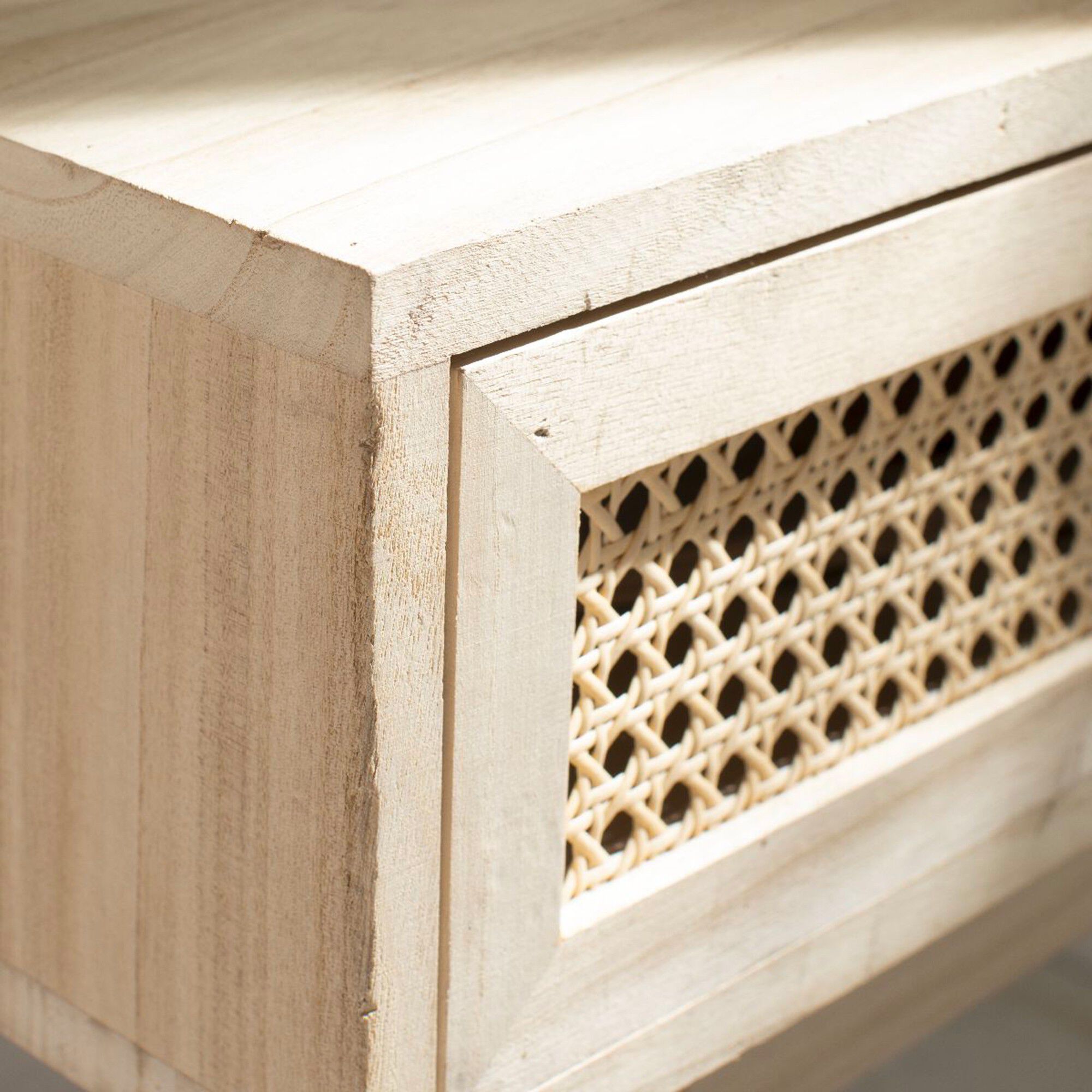 Chevet en bois et cannage