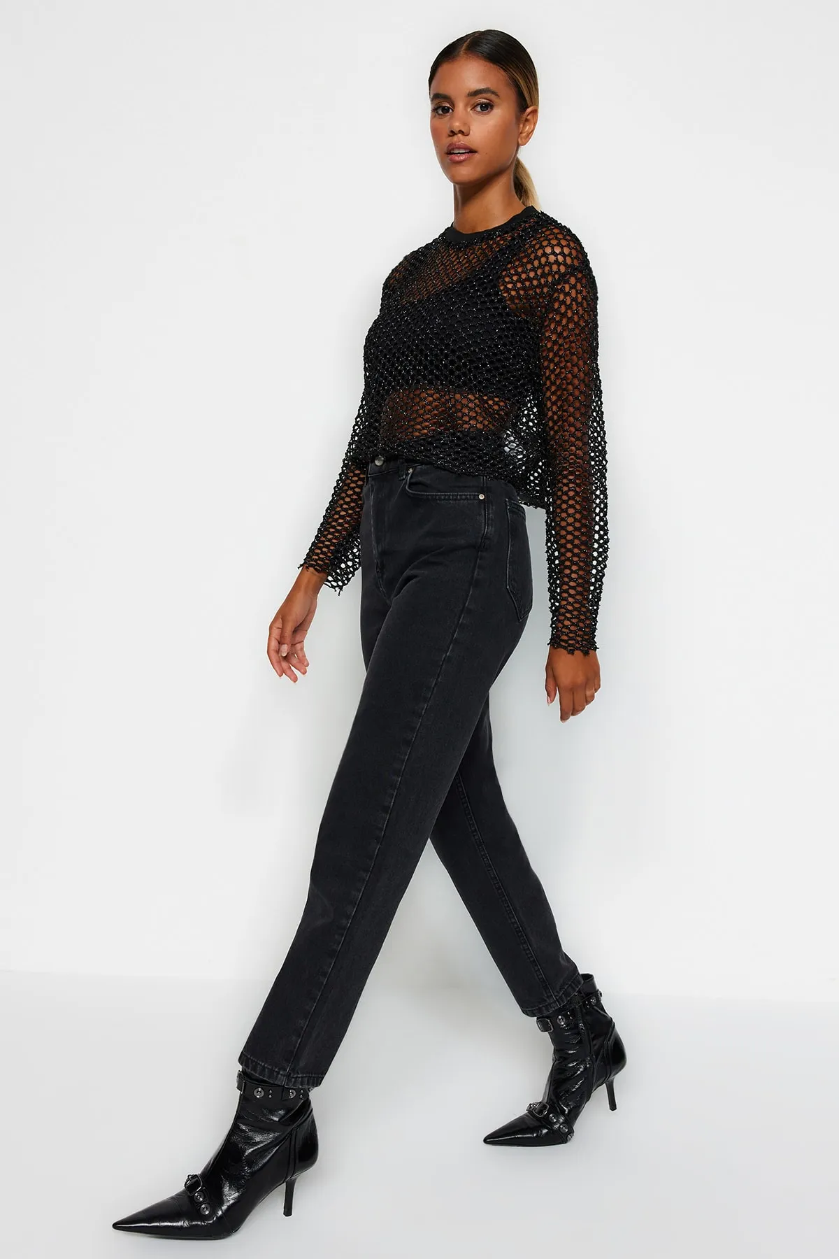 Trendyol Collection  Schwarze High-Bel-Mom-Jeans TWOSS20JE0108