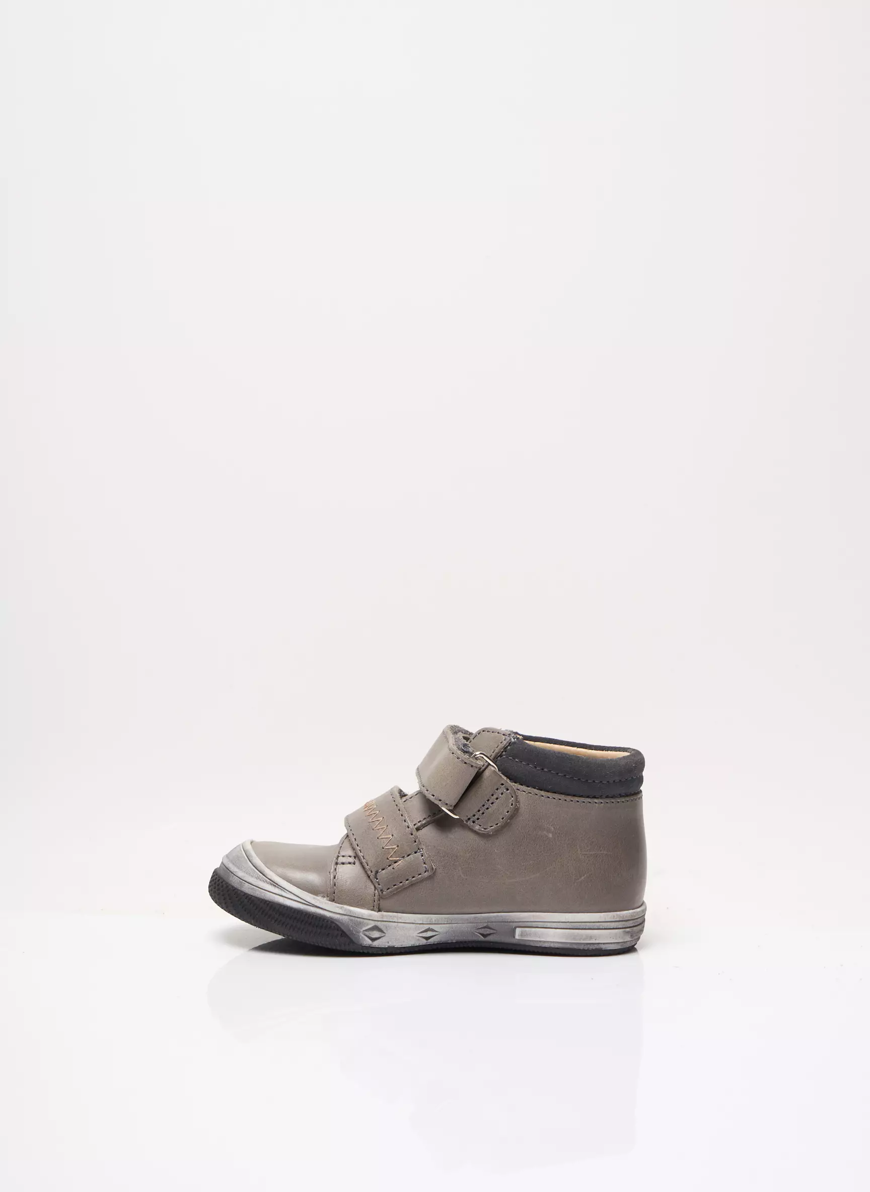Gbb Baskets Garcon couleur gris