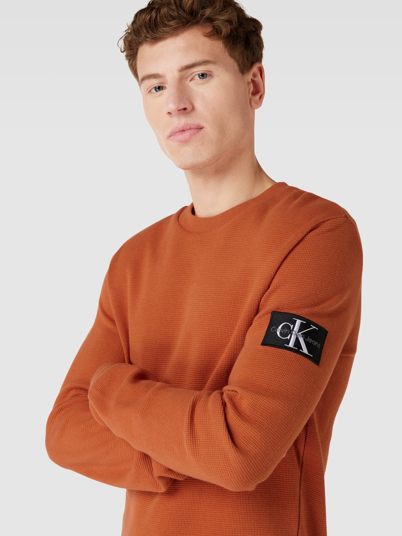 Longsleeve aus Baumwolle mit Strukturmuster Modell 'WAFFLE' in mittelbraun