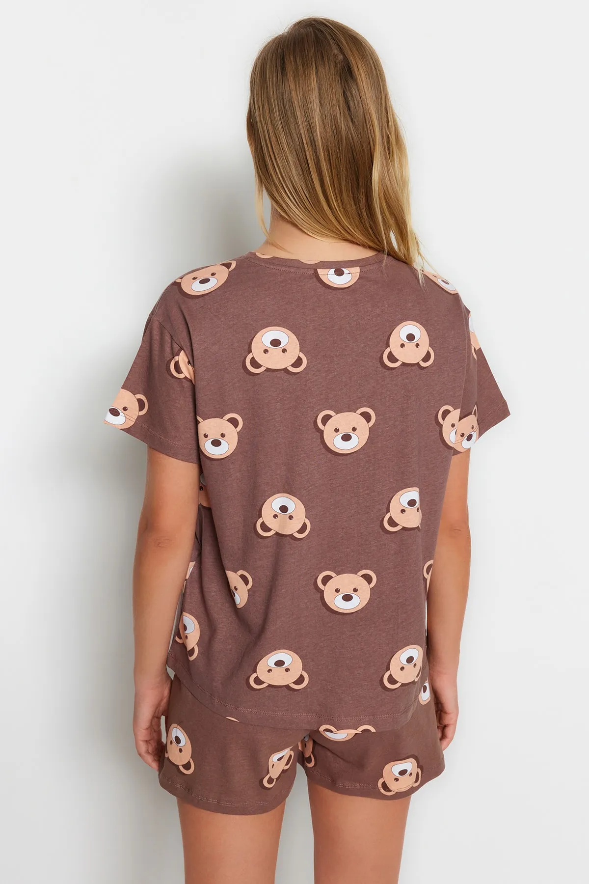 Trendyol Collection  Braunes, gestricktes Pyjama-Set mit T-Shirt und Shorts aus 100 % Baumwolle mit Teddybär-Muster THMSS23PT00005