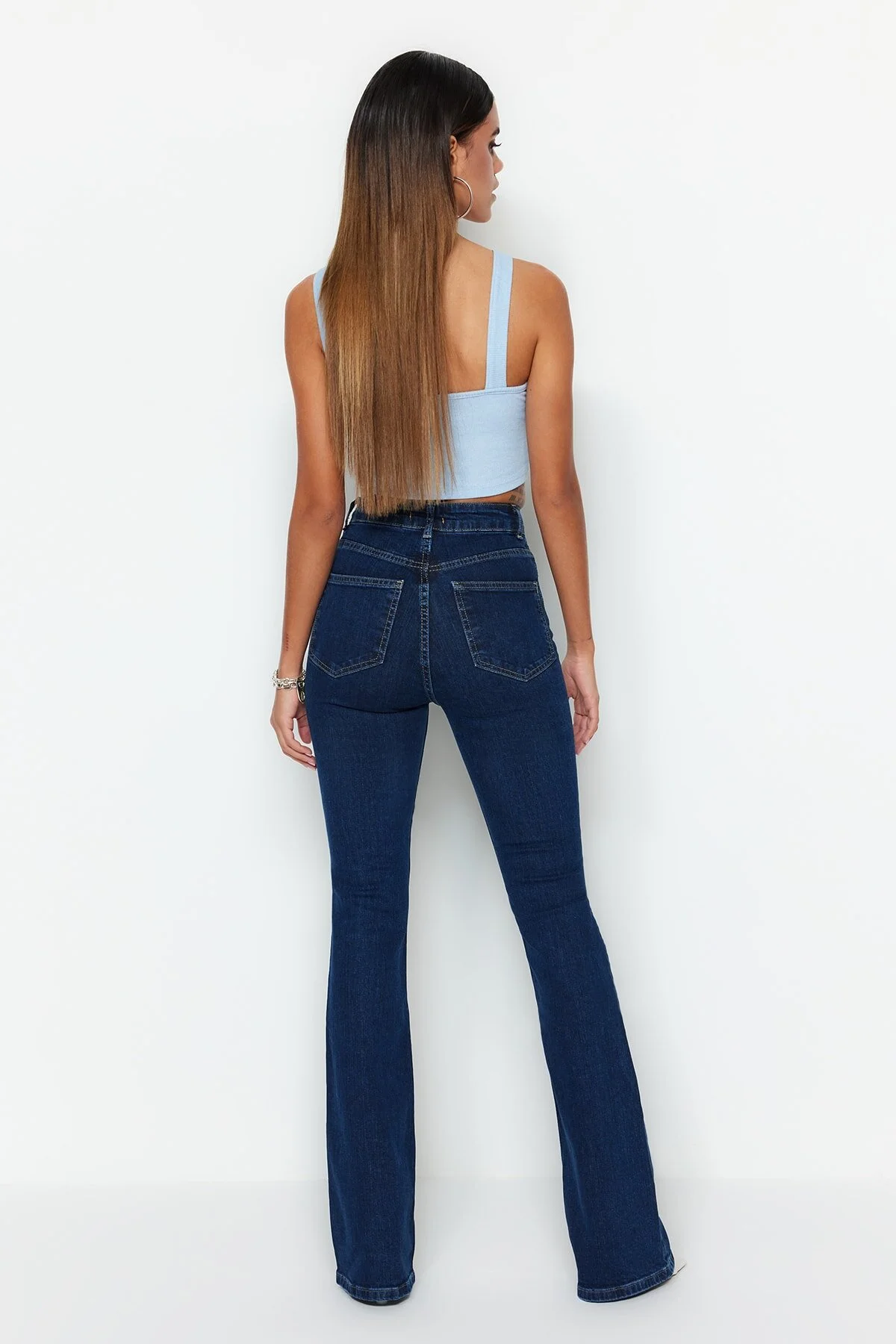 Trendyol Collection  Dunkelblaue Flare-Jeans mit superhoher Taille TWOSS23JE00064
