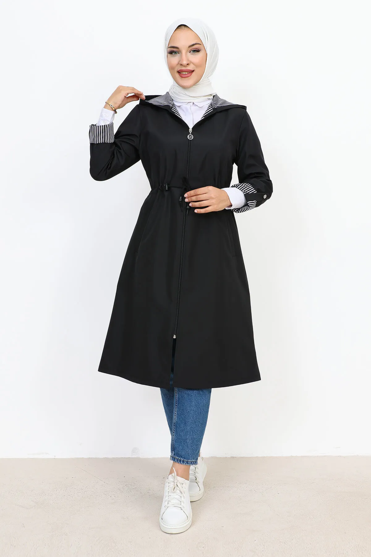 Tesettür Dünyası  Gefütterter Trenchcoat mit Kapuze TSD231110 Schwarz