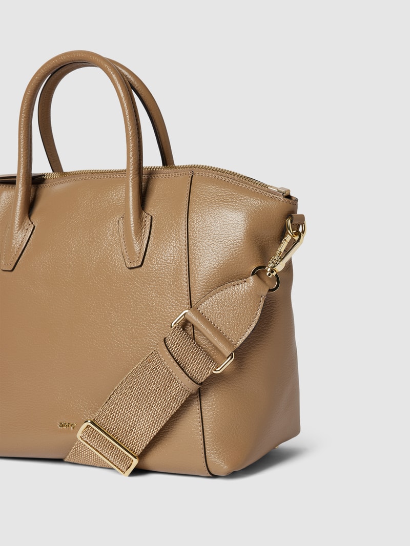 Handtasche mit Label-Applikation in taupe