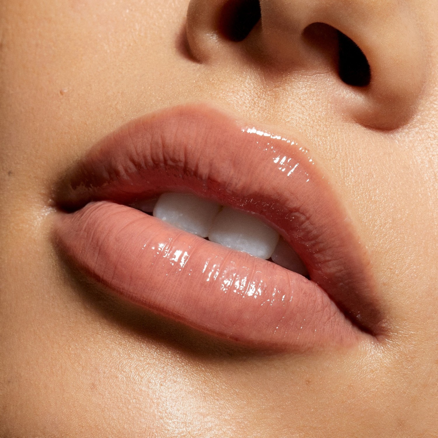 KYLIE COSMETICS Supple Kiss glazura za ustnice