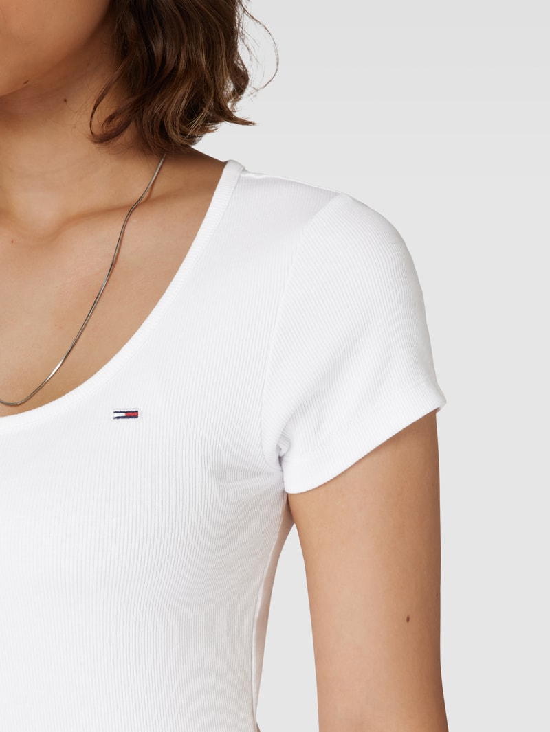 T-Shirt mit kurzer Knopfleiste in weiß
