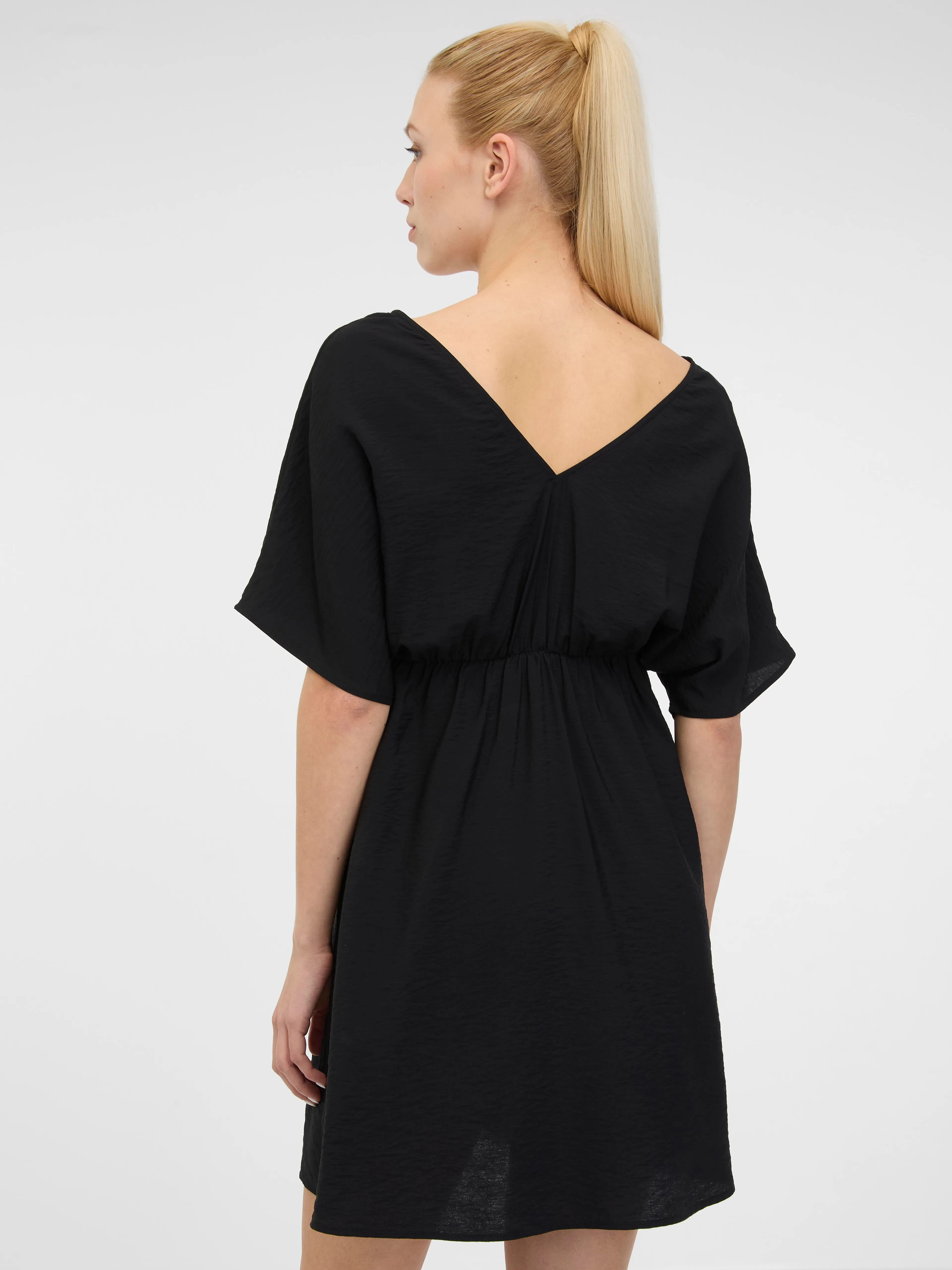 Schwarzes kurzes Damenkleid ORSAY