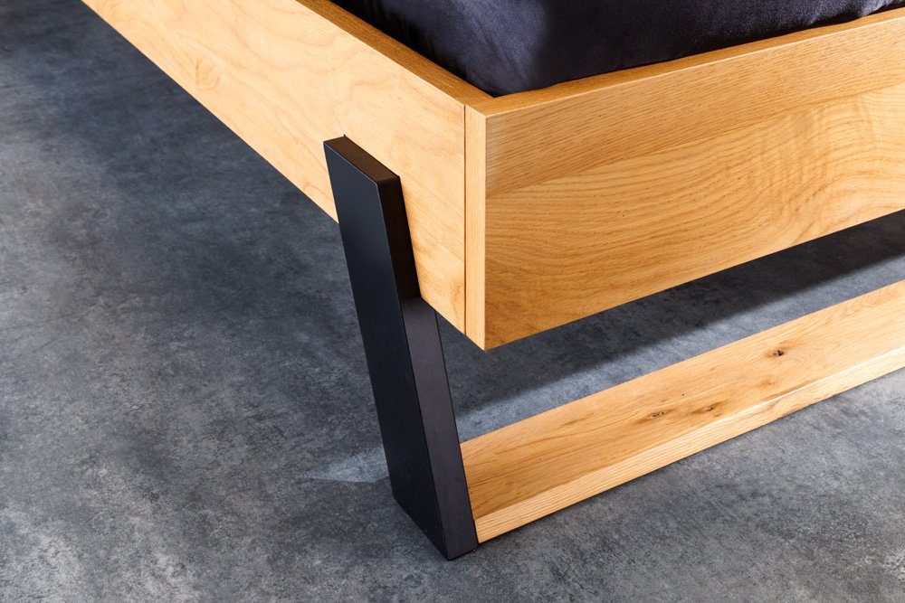 riess-ambiente Holzbett AMAZONAS 180x200cm natur / schwarz (Einzelartikel, 1-tlg), Schlafzimmer · Massivholz · Baumkante · Kingsize · Industrial Design