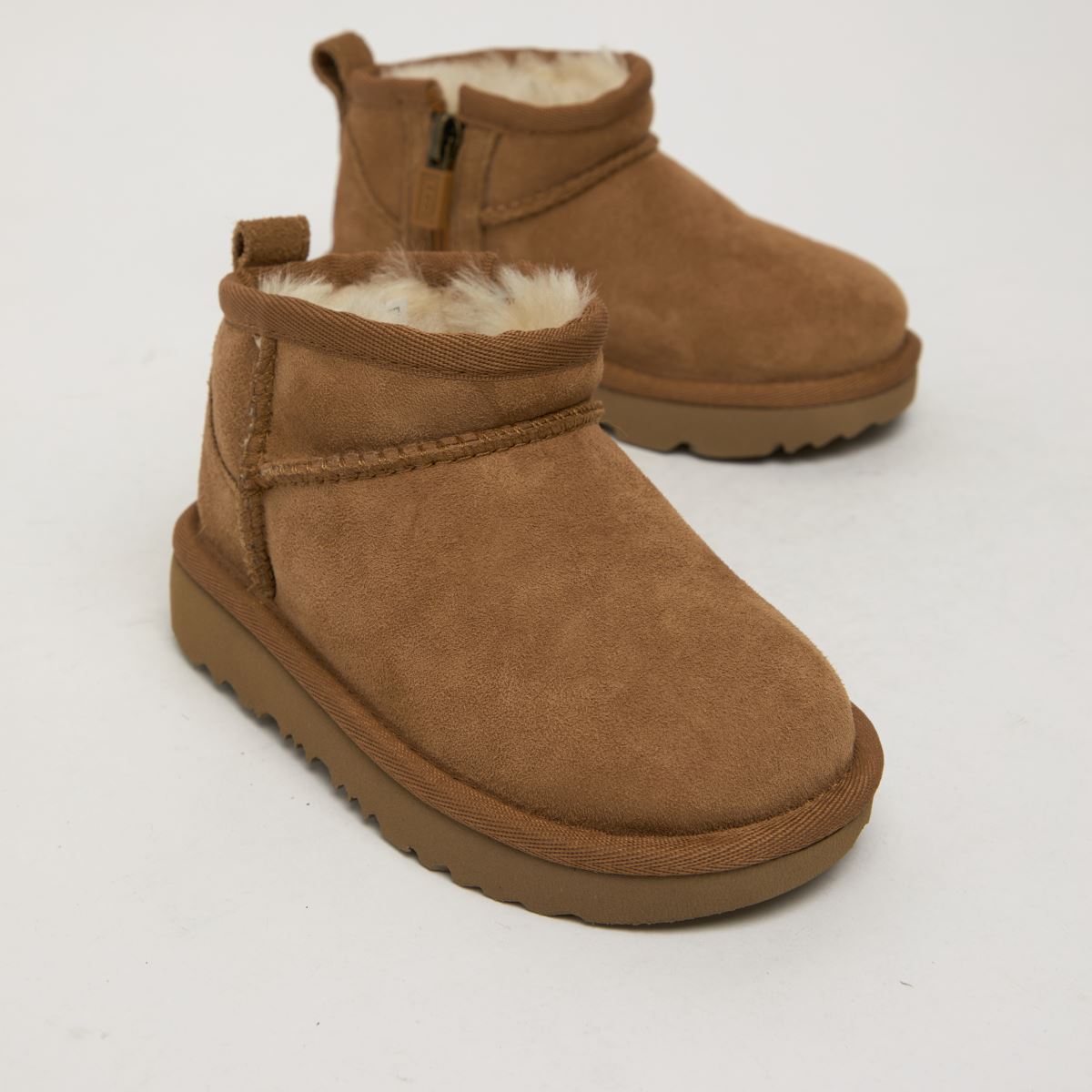 UGG kastanjiga klassiska ultra mini-stövlar för småbarn