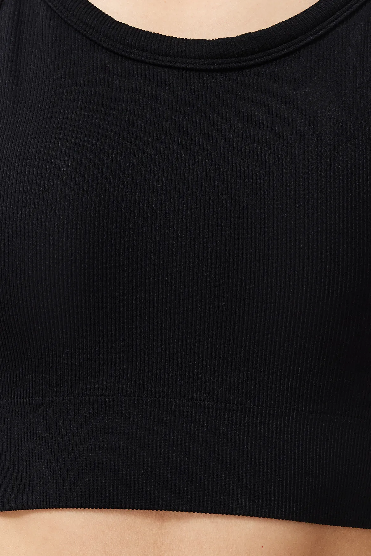 Trendyol Collection  Schwarzer nahtloser/nahtloser, gestützter/formender Neckholder-Sport-BH aus Strick THMSS24SS00029