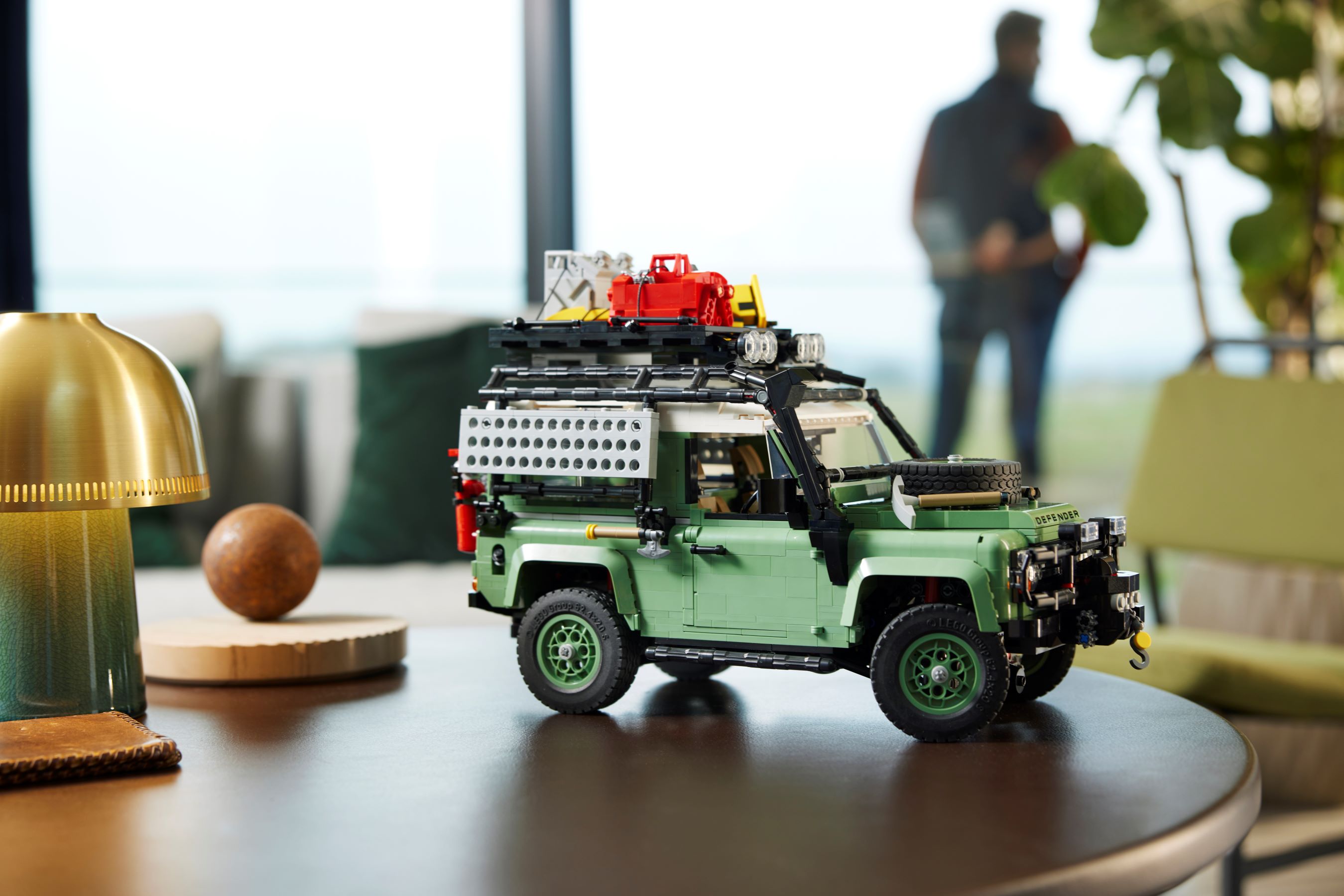 Klassischer Land Rover Defender 90 10317