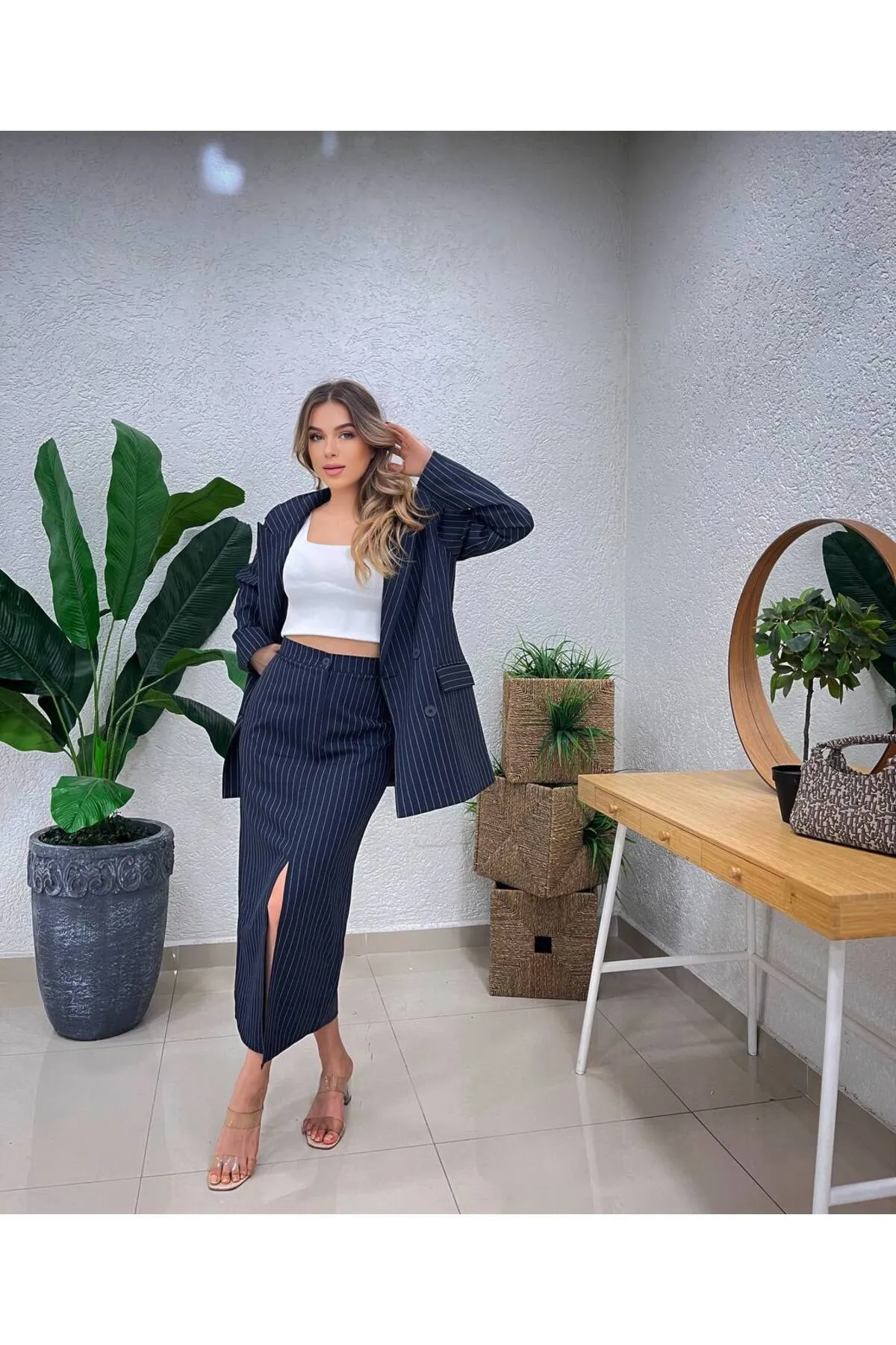 ZF BUTİK  OVERSIZED ANZUGKLEID MIT GESTREIFTEM ROCK