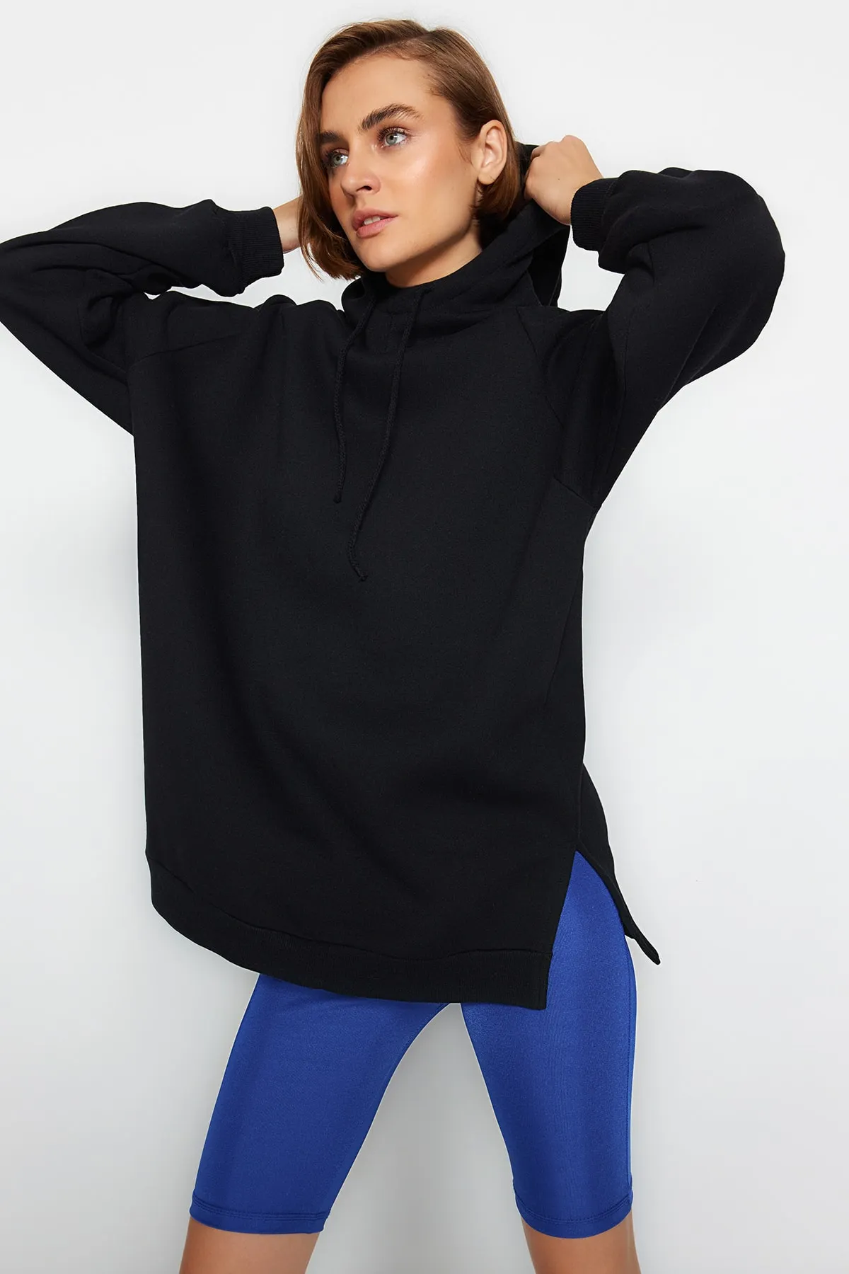 Trendyol Collection  Schwarzes Oversize-Sweatshirt aus Rippstrick mit Kapuze TWOAW23SW00439
