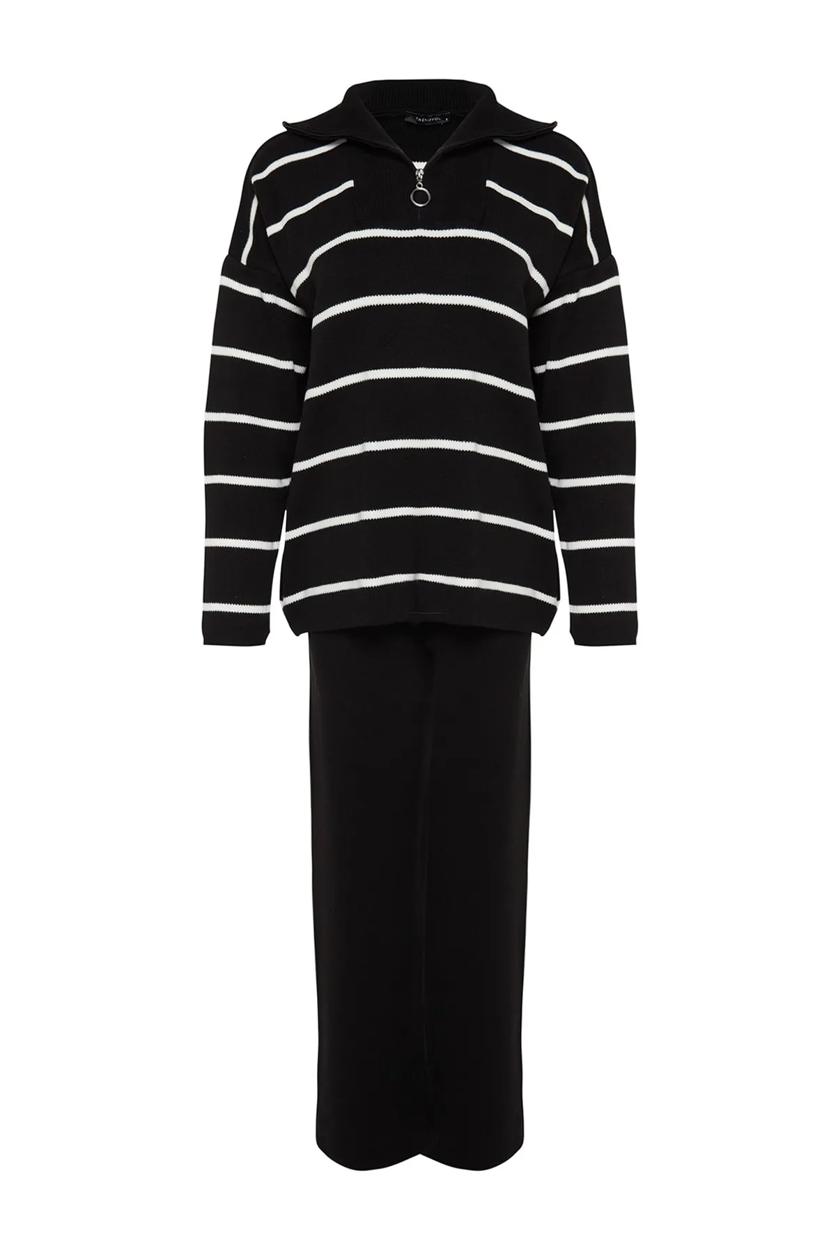 Trendyol Collection  Schwarzes Strickoberteil und -unterteil im weiten Schnitt TWOAW24AU00025