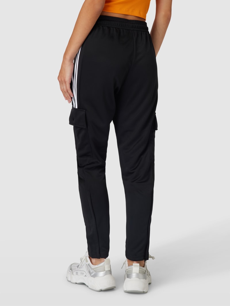 Sweatpants mit Cargotaschen in schwarz