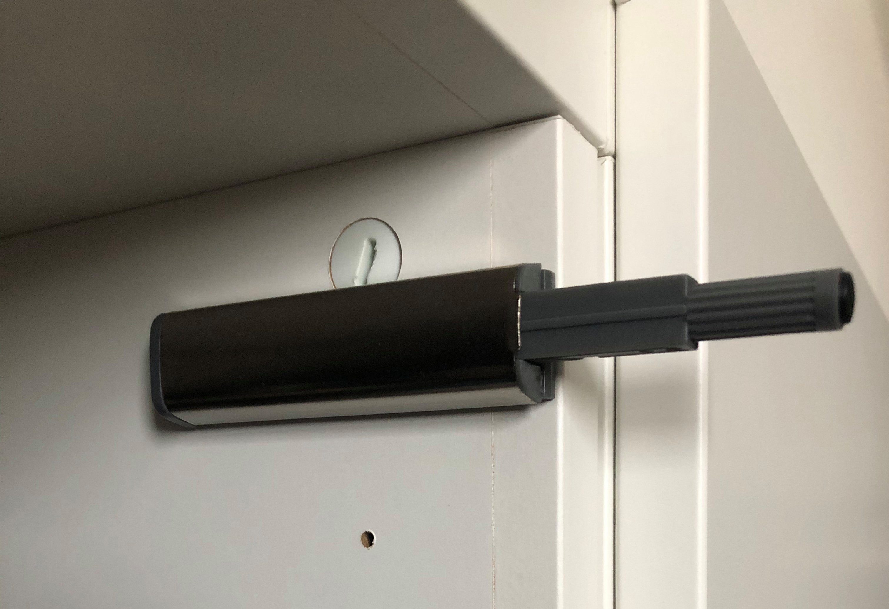 NELI Möbelbeschlag Drucktüröffner für Schranktüren und Schubladen - Push to open - passend auch für die Küchenmöbel-Serie „METOD“ (IKEA) (2 St)