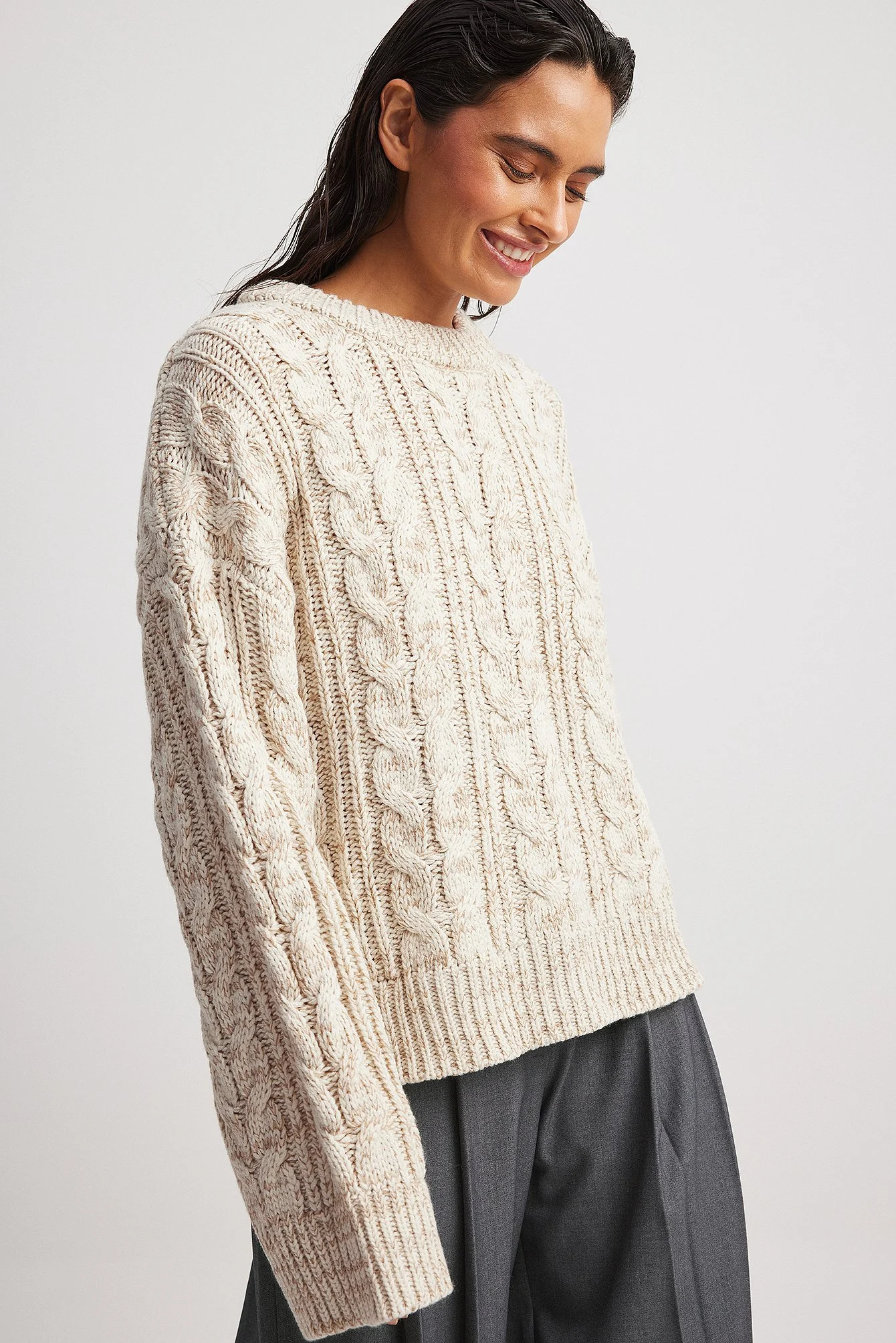 Oversize Pullover mit Zopfmuster