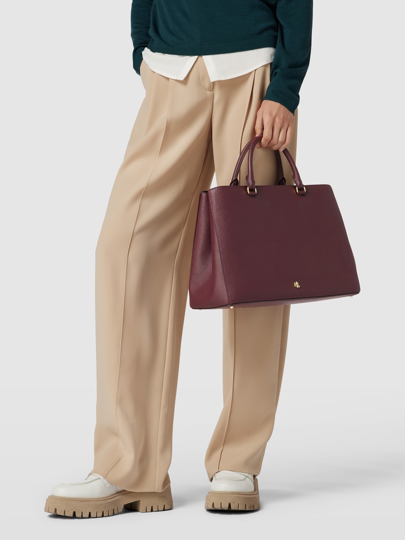 Satchel mit Label-Applikation in bordeaux rot