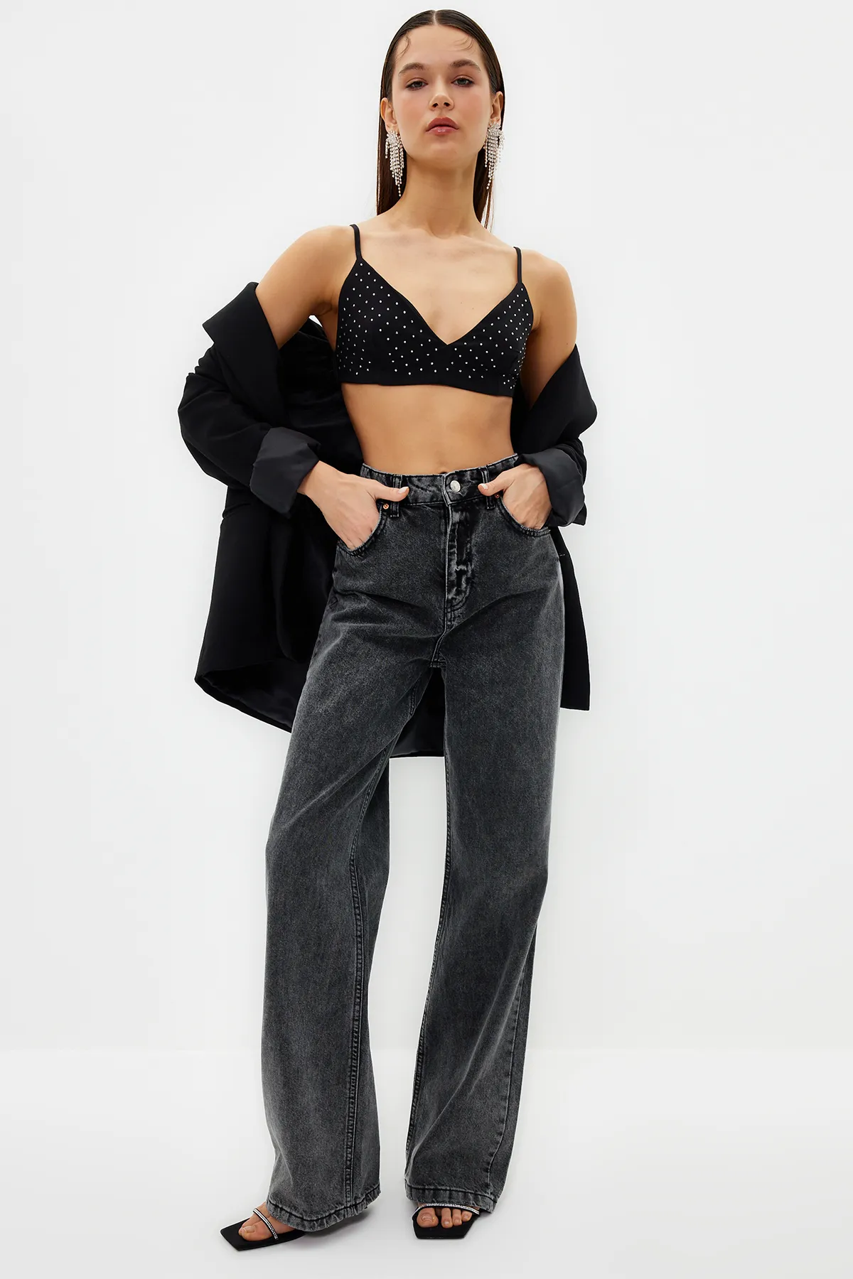 Trendyol Collection  Schwarzes, bauchfreies, gewebtes Bustier mit glänzendem Stein TPRSS24BS00002
