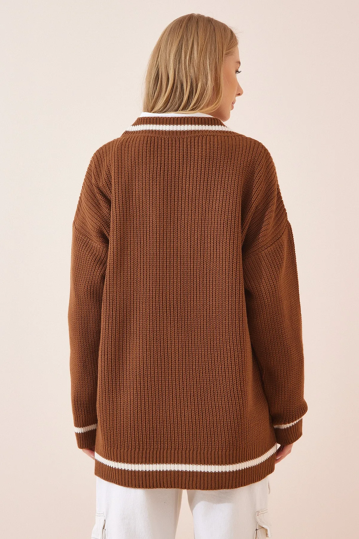 Happiness İstanbul  Damen Taba V-Ausschnitt Übergroßes langes Strick-Sweatshirt BP00140