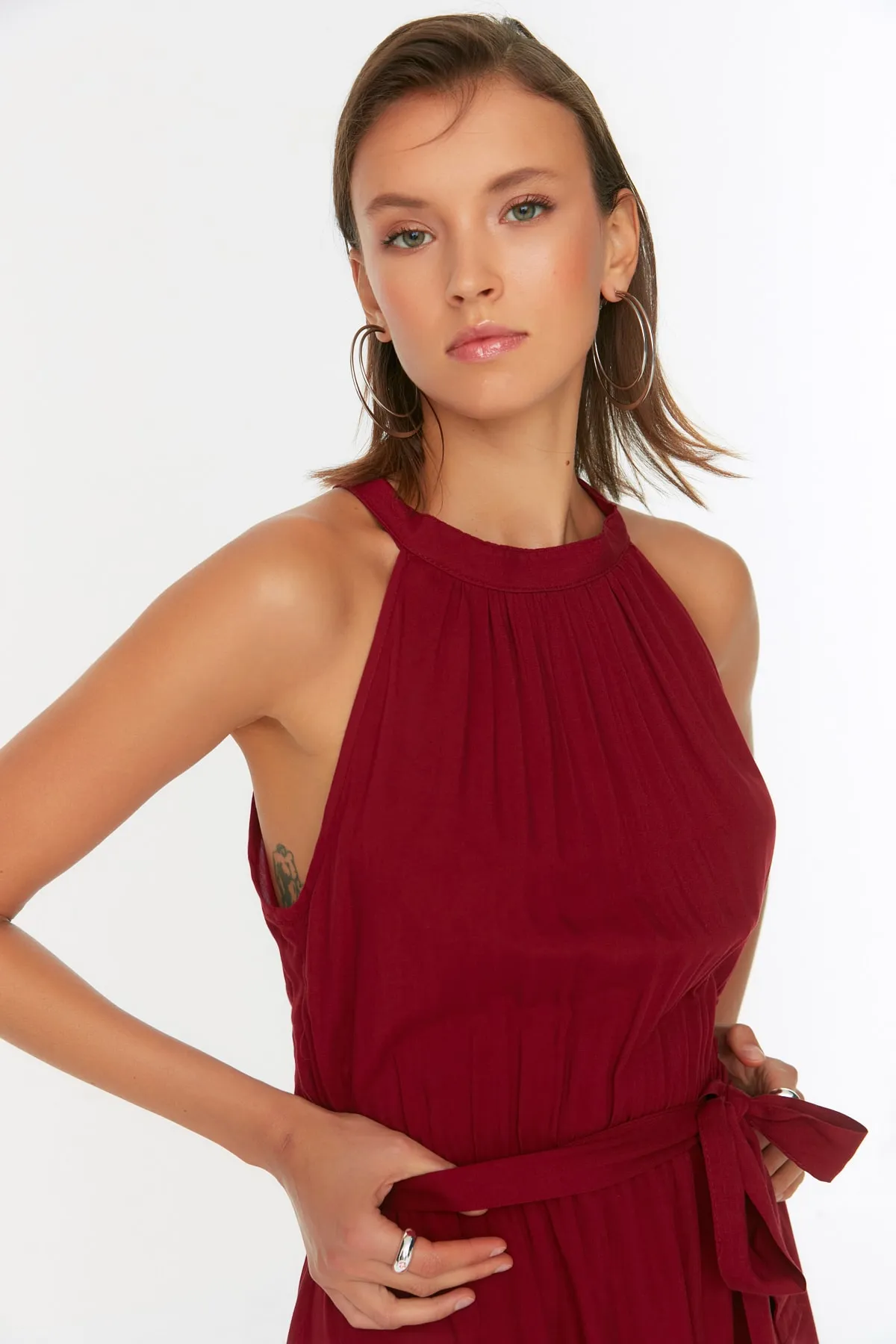 Trendyol Collection  Burgunderrotes Webkleid mit Gürtel TWOSS19EL0155