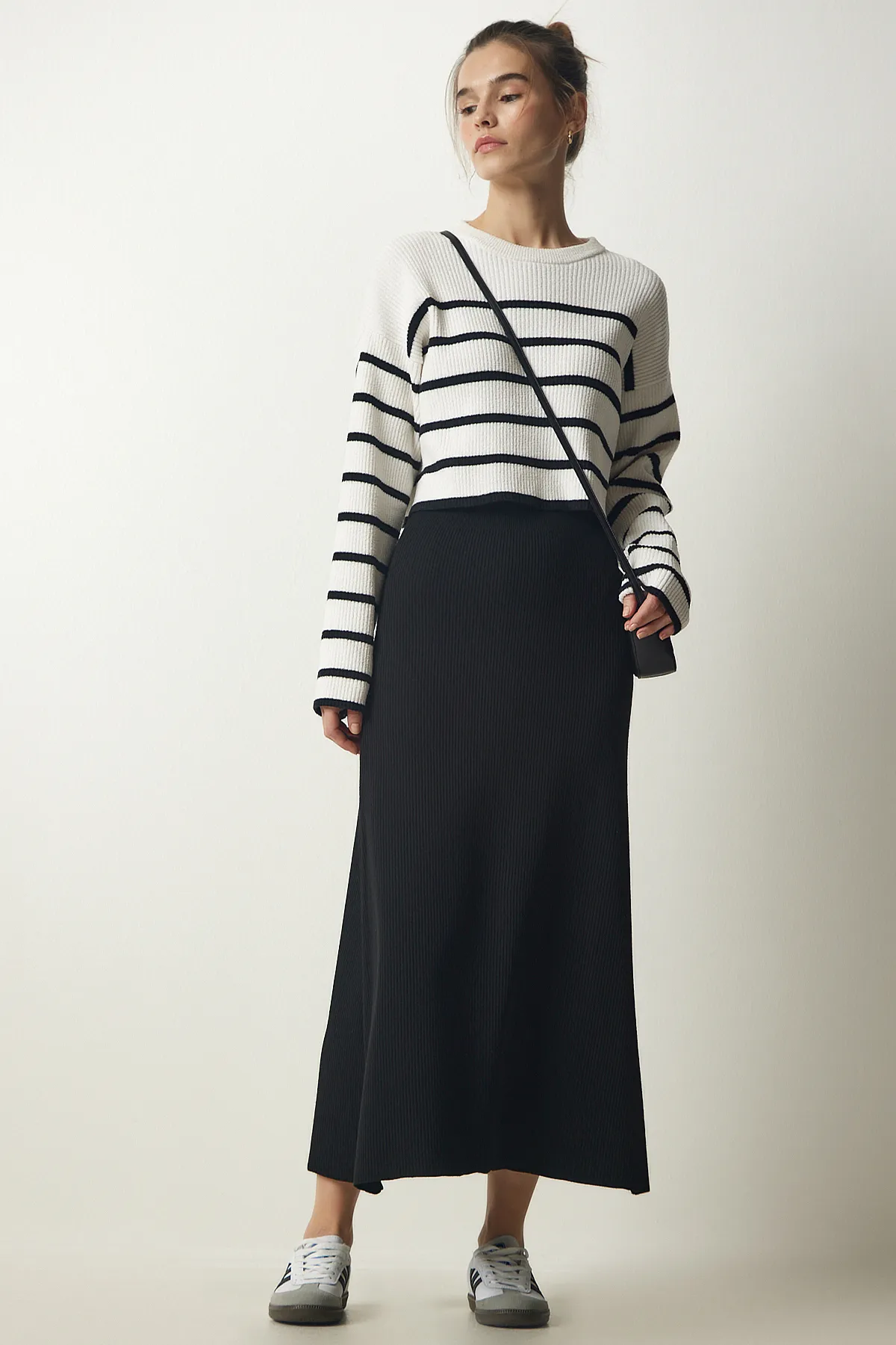 Happiness İstanbul  Schwarzer Strickrock aus Kordel für Damen PN00082