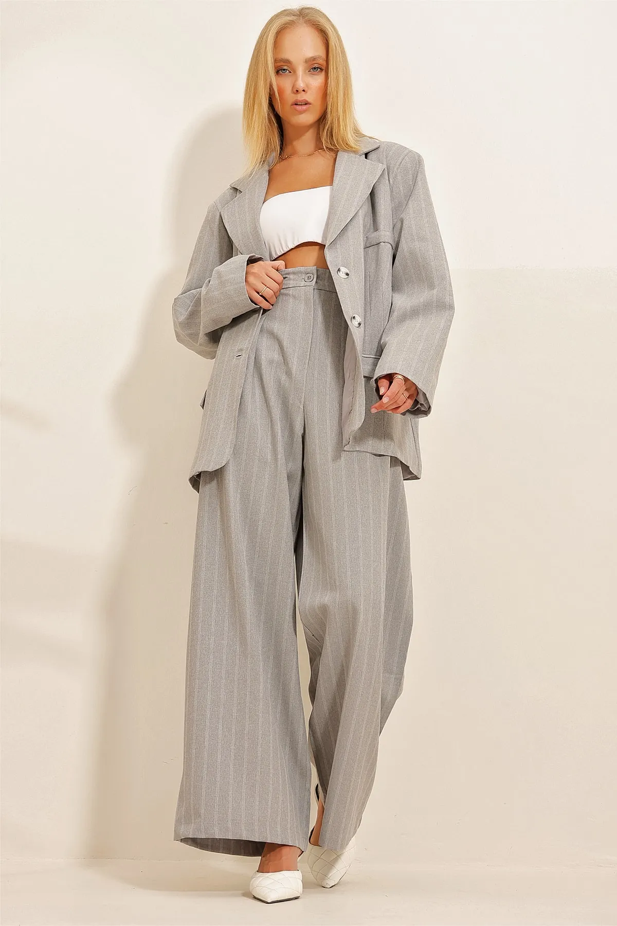 Trend Alaçatı Stili  Grau gewebter Damen-Jacken-Hosen-Anzug ALC-X10841