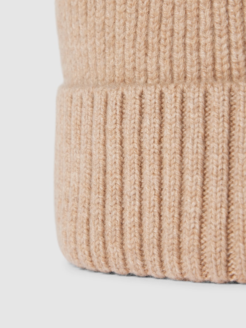 Beanie mit Kaschmir-Anteil in sand meliert