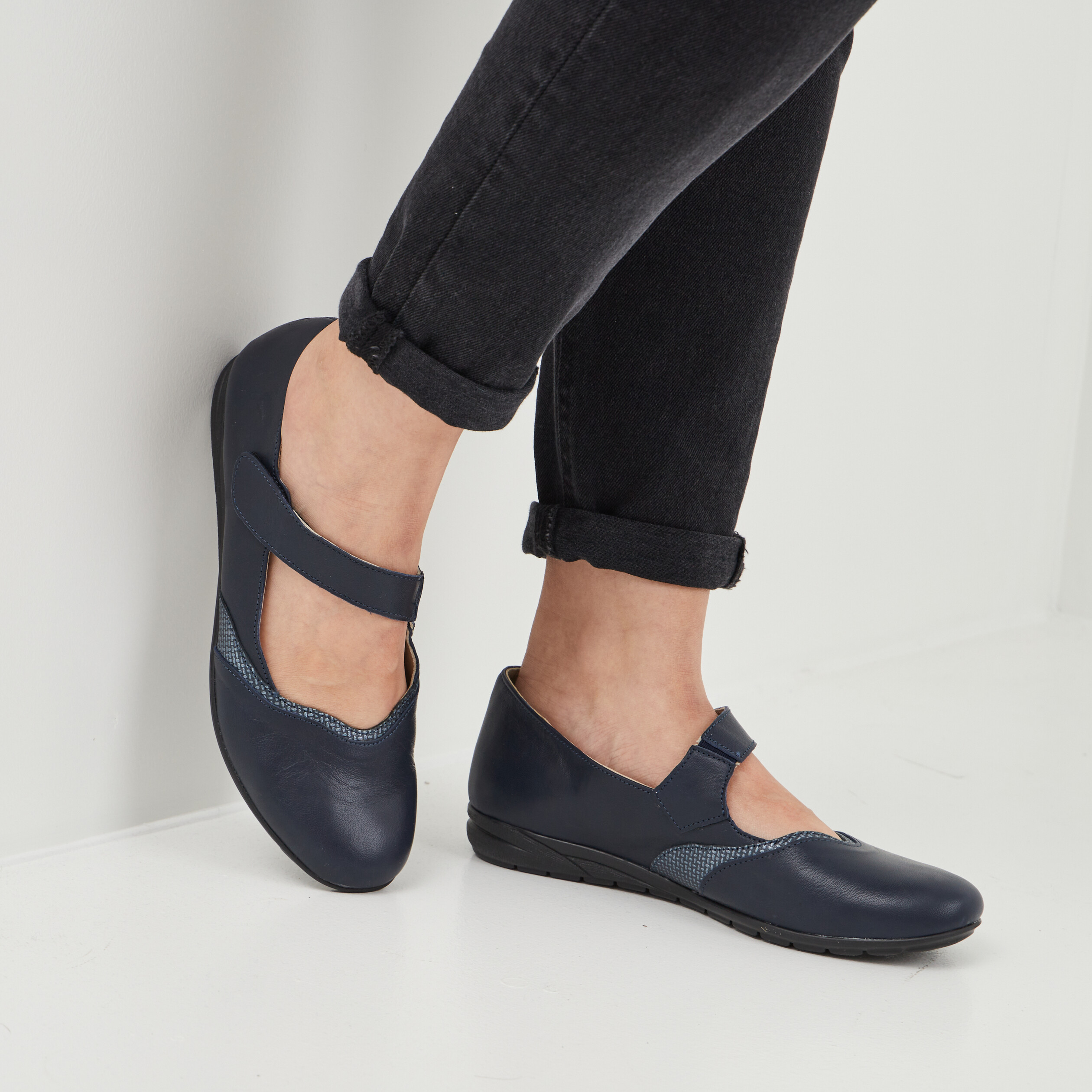Ballerines en cuir pied large bleu marine femme | La Halle