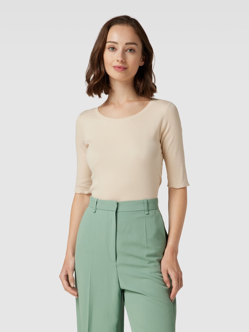 T-Shirt aus Baumwoll-Elasthan-Mix mit U-Boot-Ausschnitt in offwhite