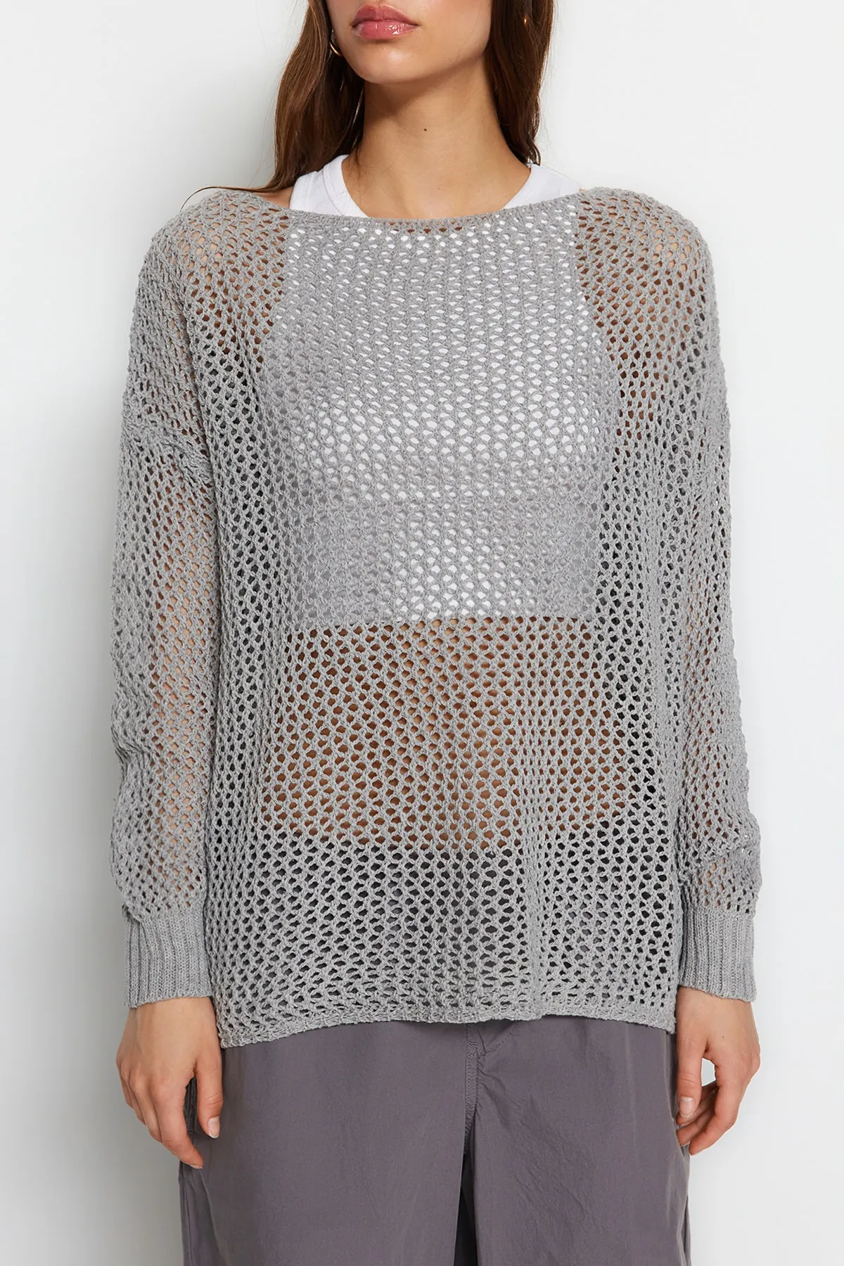 Trendyol Collection  Grauer Super Wide Fit Baumwoll-Strickpullover mit Lochmuster TWOAW20FV0184