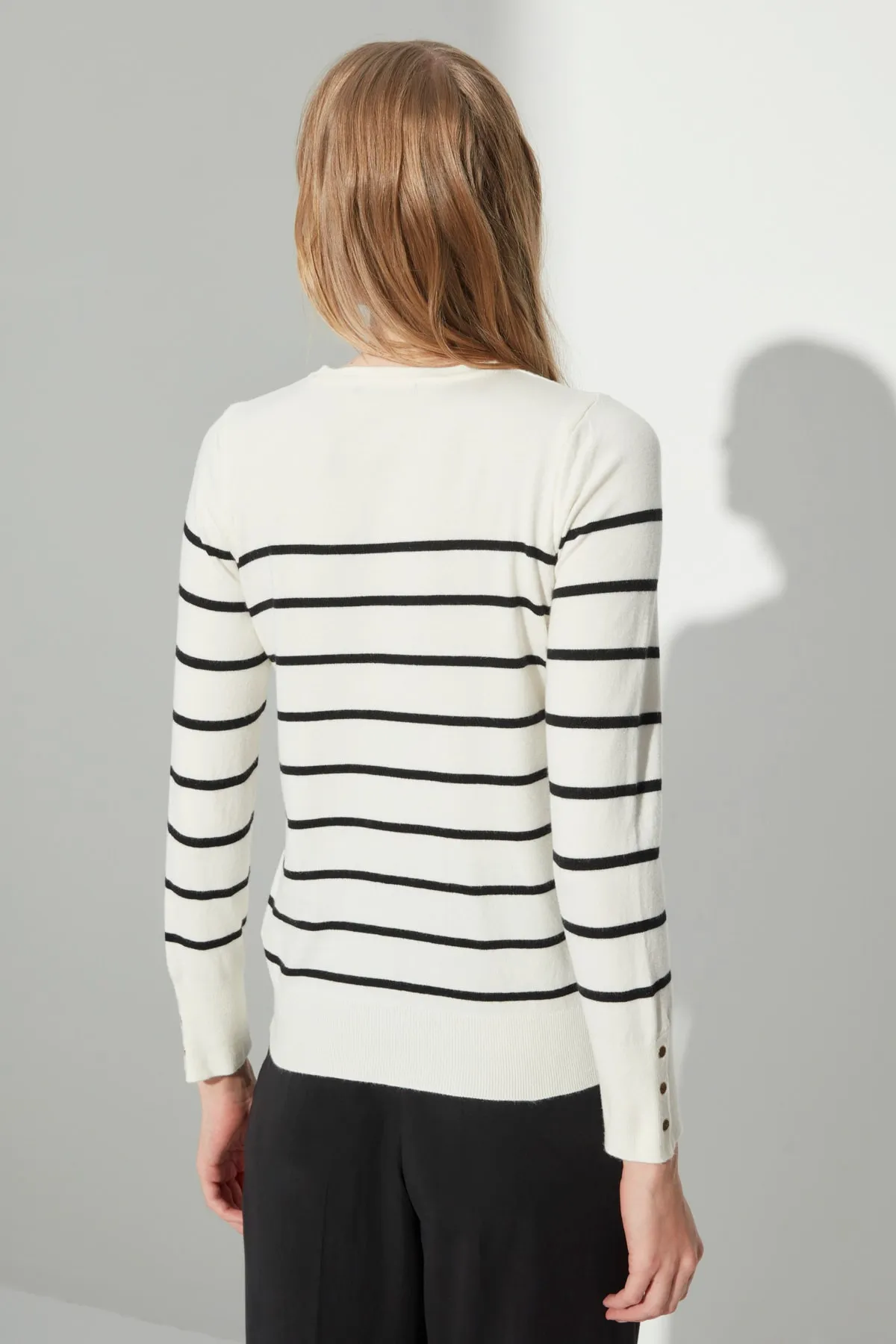 Trendyol Collection  Ecrufarbener Strickpullover mit Streifen aus Premiumgarn / Spezialgarn TWOAW23KZ01693