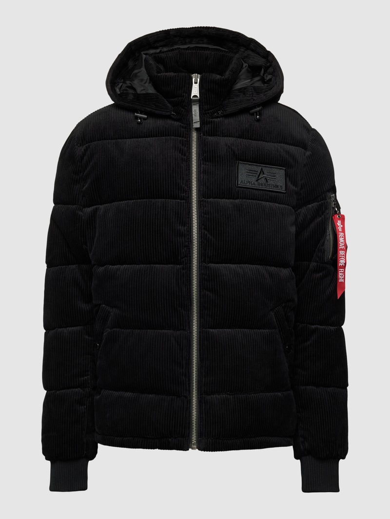 Steppjacke mit Label-Details in schwarz