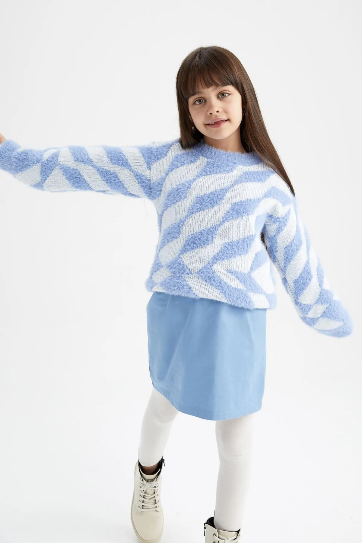 DeFacto  Strickpullover für Mädchen mit normaler Passform und Rundhalsausschnitt