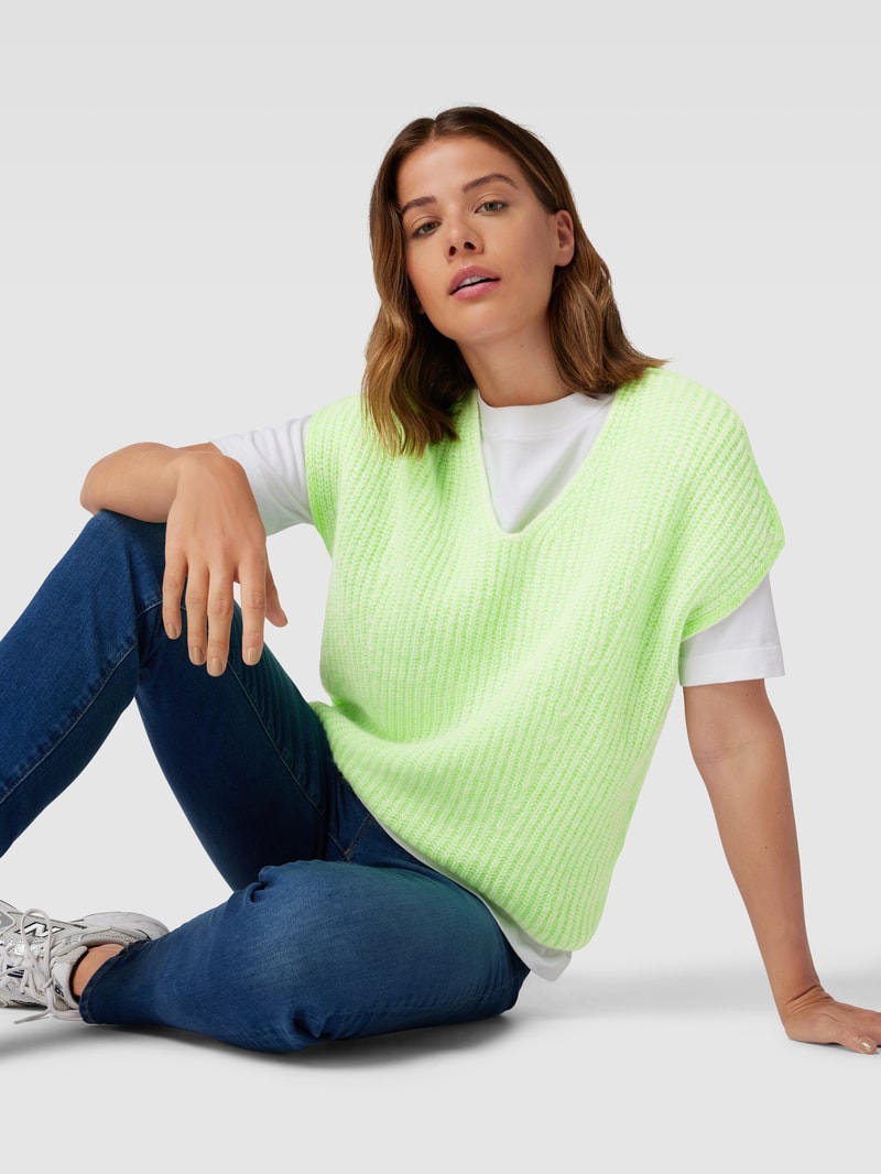 Pullunder aus Schurwoll-Alpaka-Mix mit V-Ausschnitt in neon grün